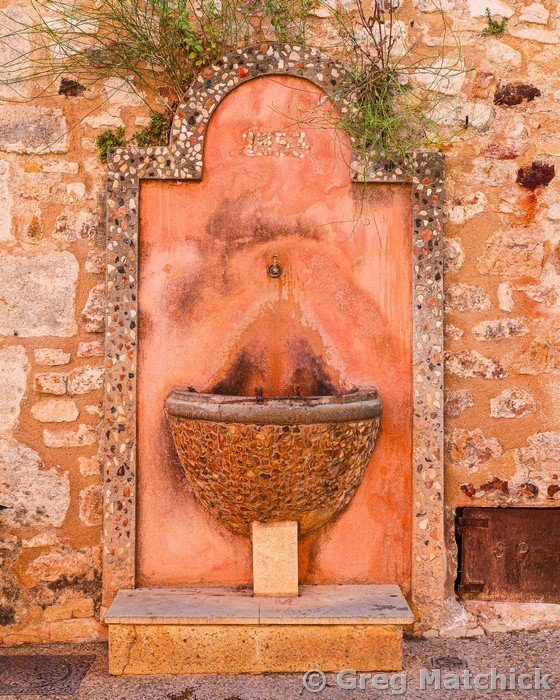 Fountain in Roussillon