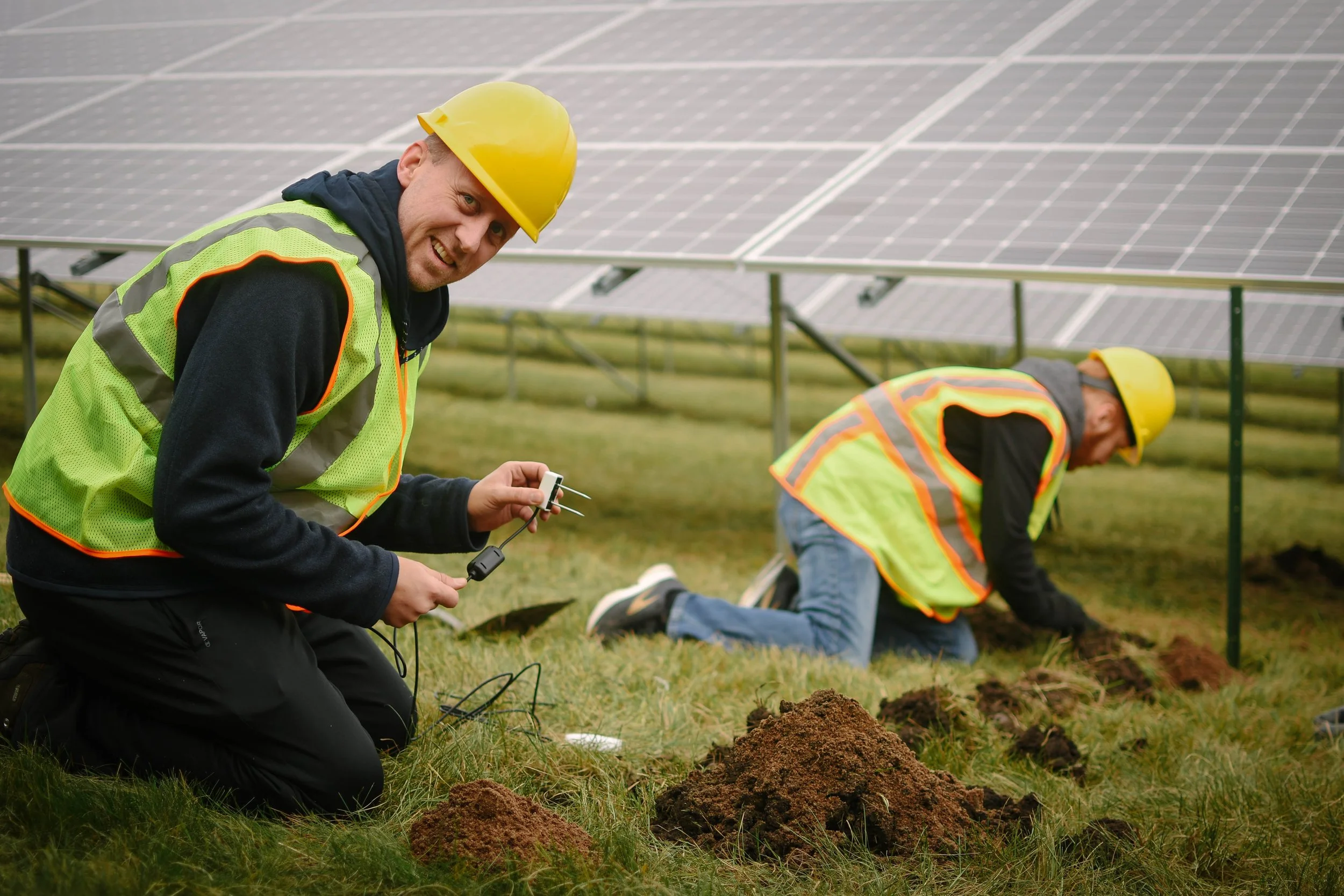 20211119_SolarPlantingWestBank9186_HannahLauber.jpg