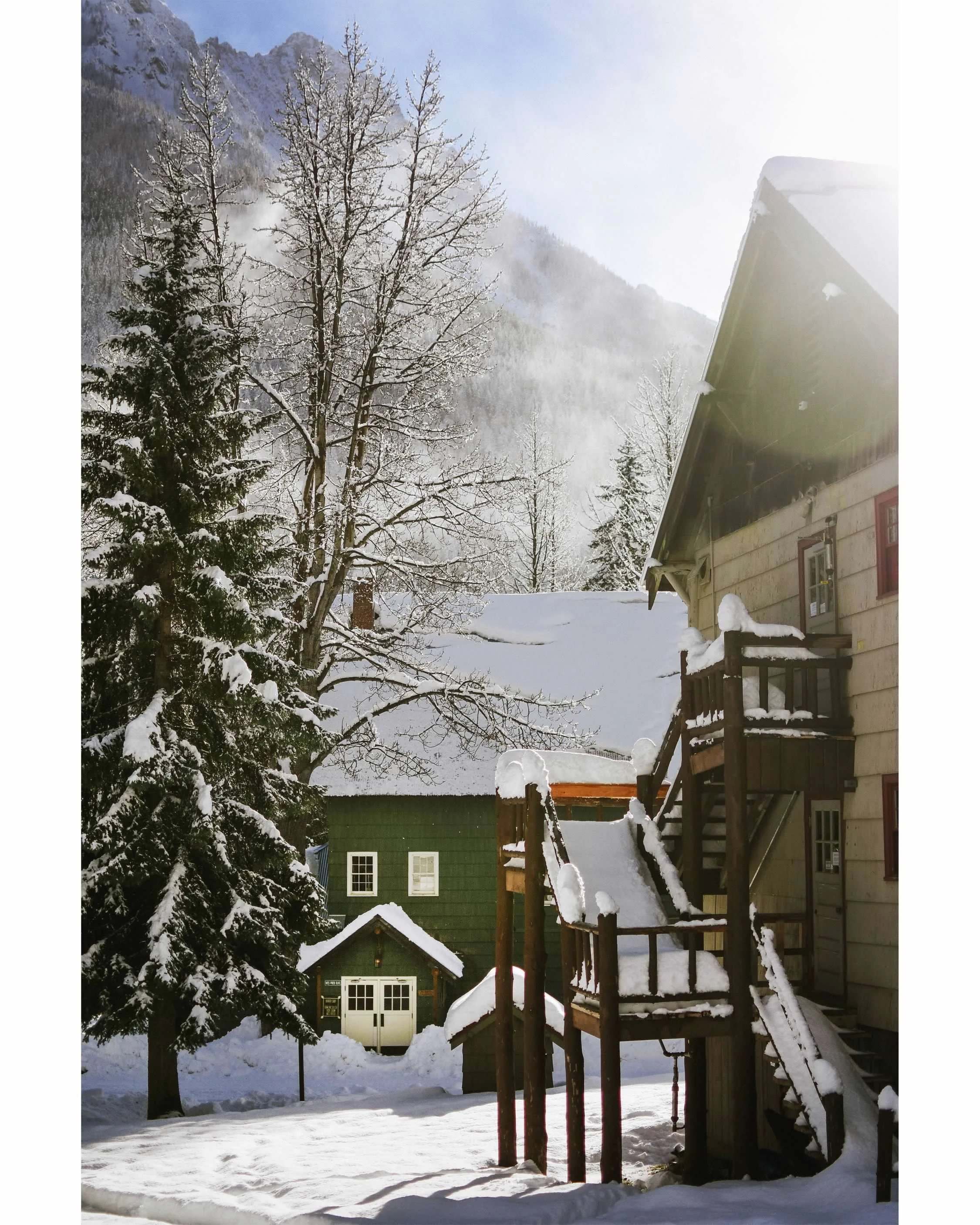 20171110_Lodge4LightcopyPRINT_HannahLauber.jpg