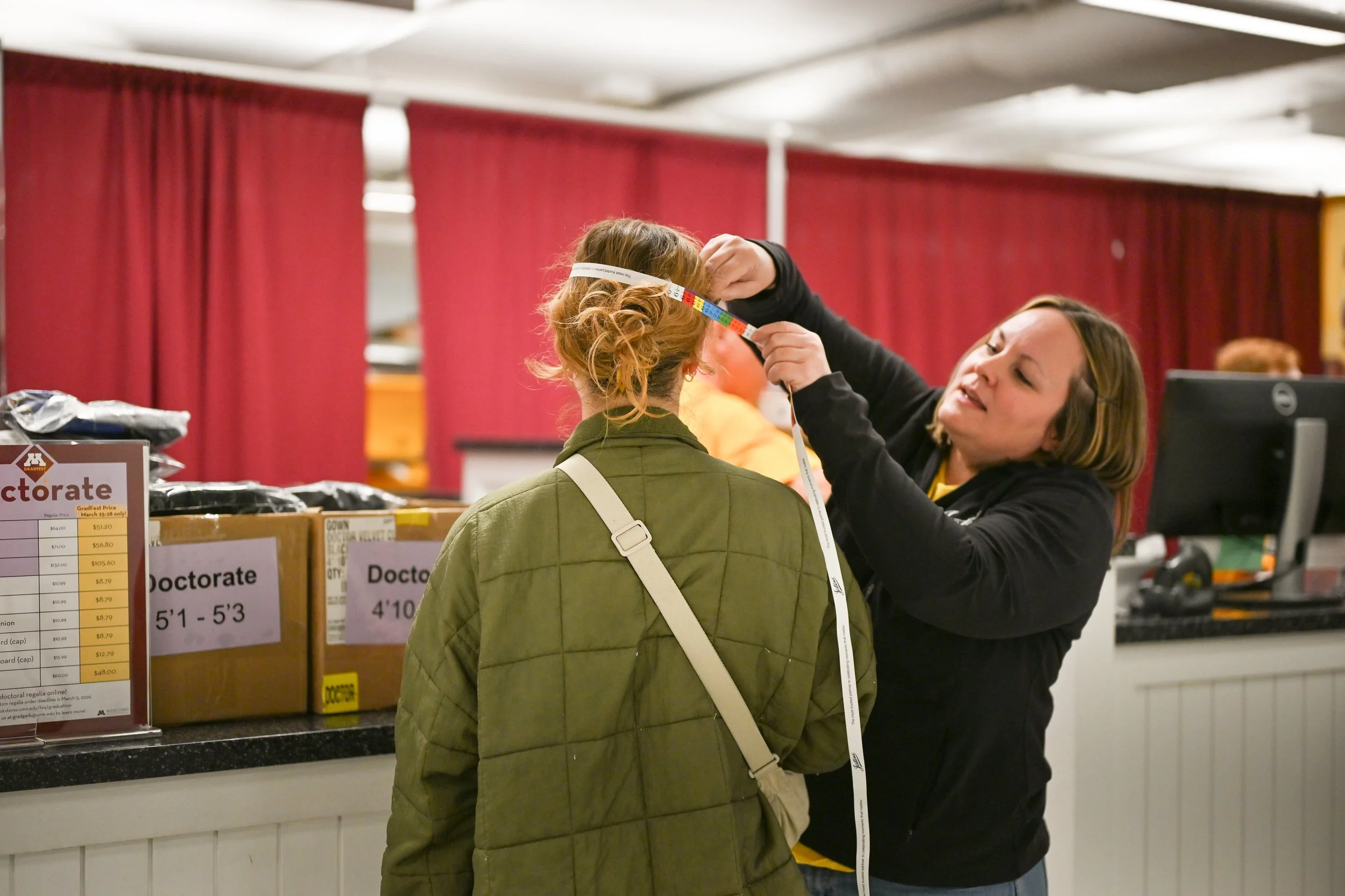 20260326_BookstoresGradFest4534_HannahLauber.jpg
