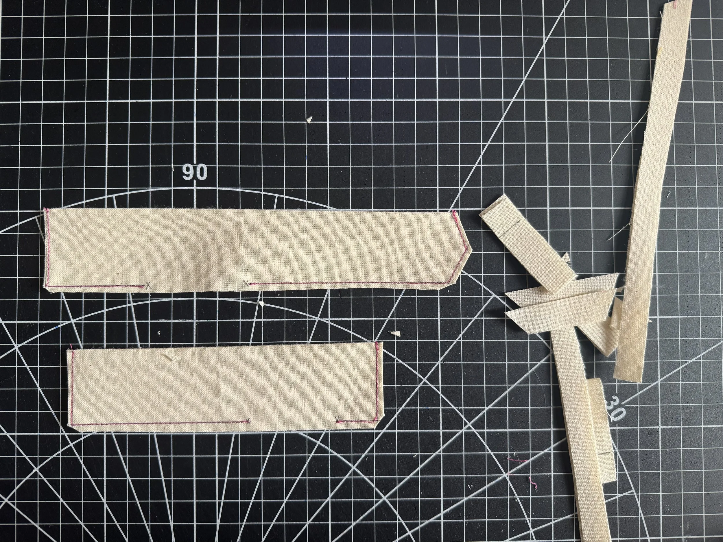  Trim the seams, and snip the corners. 