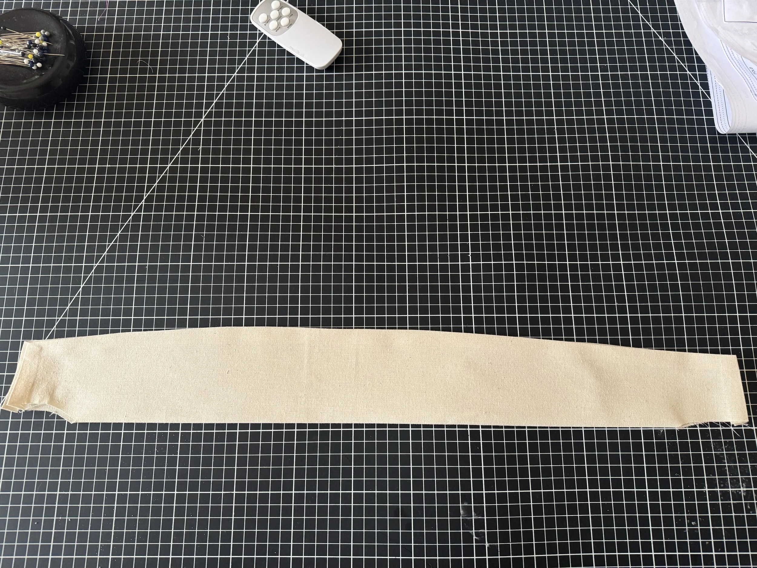  Fold the sleeve in half and press well. 