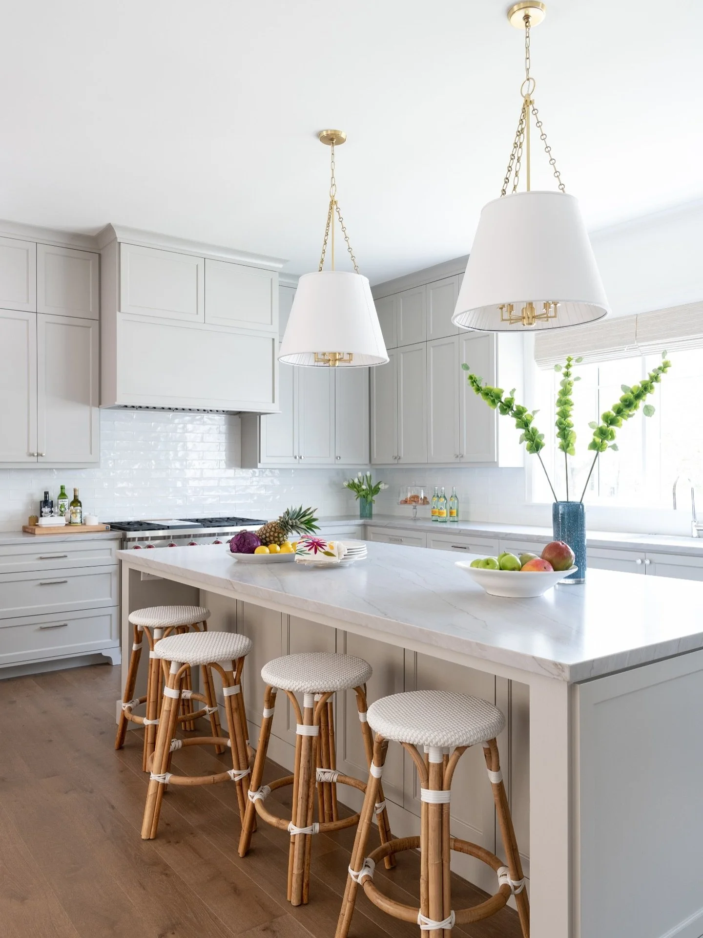 Who says the kitchen can&rsquo;t double as your happy place? 🍍🍏 Bright, breezy, and always stocked with snacks. Save this one for your dream kitchen mood board! 

📷: @michaelhunterphoto 

#kitchenremodel #kitchensofinsta #interiordesign #interiori