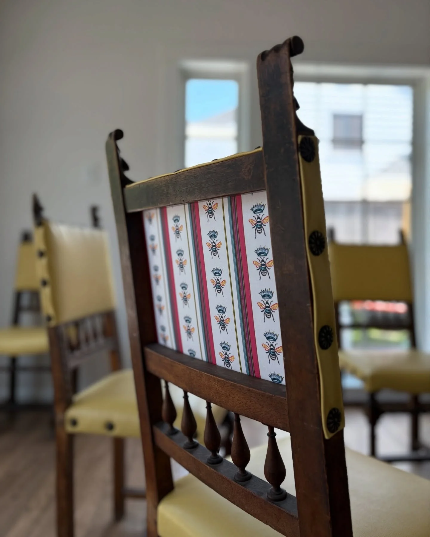 Show us a cuter game table + family room combo&hellip; we&rsquo;ll wait ✨ 

#interiordesignhouston #gametable #decordetails #charminghomes