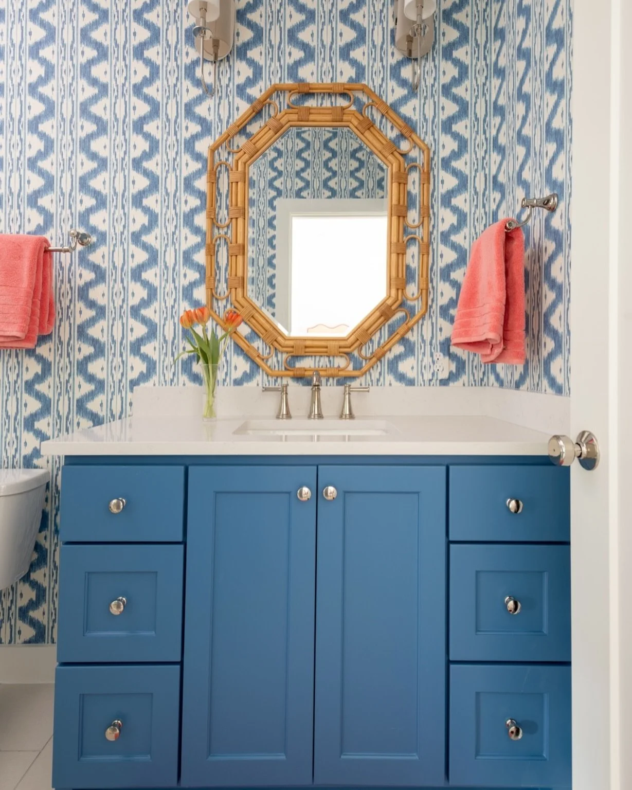 This bathroom came to life the moment this pattern went up, adding movement, charm, and just the right amount of personality. 

Featuring Moroc Whlaf 667 in Denim by  @waterhousewallhangings ✨

Paired with a tailored vanity in @benjaminmoore Chicago 