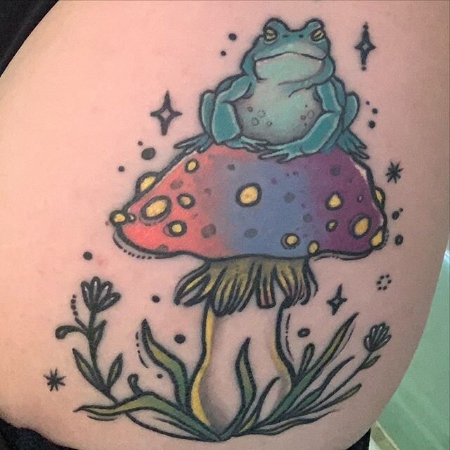 Newest tattoo finally healed! Now I have a hip-toad! 🐸🍄