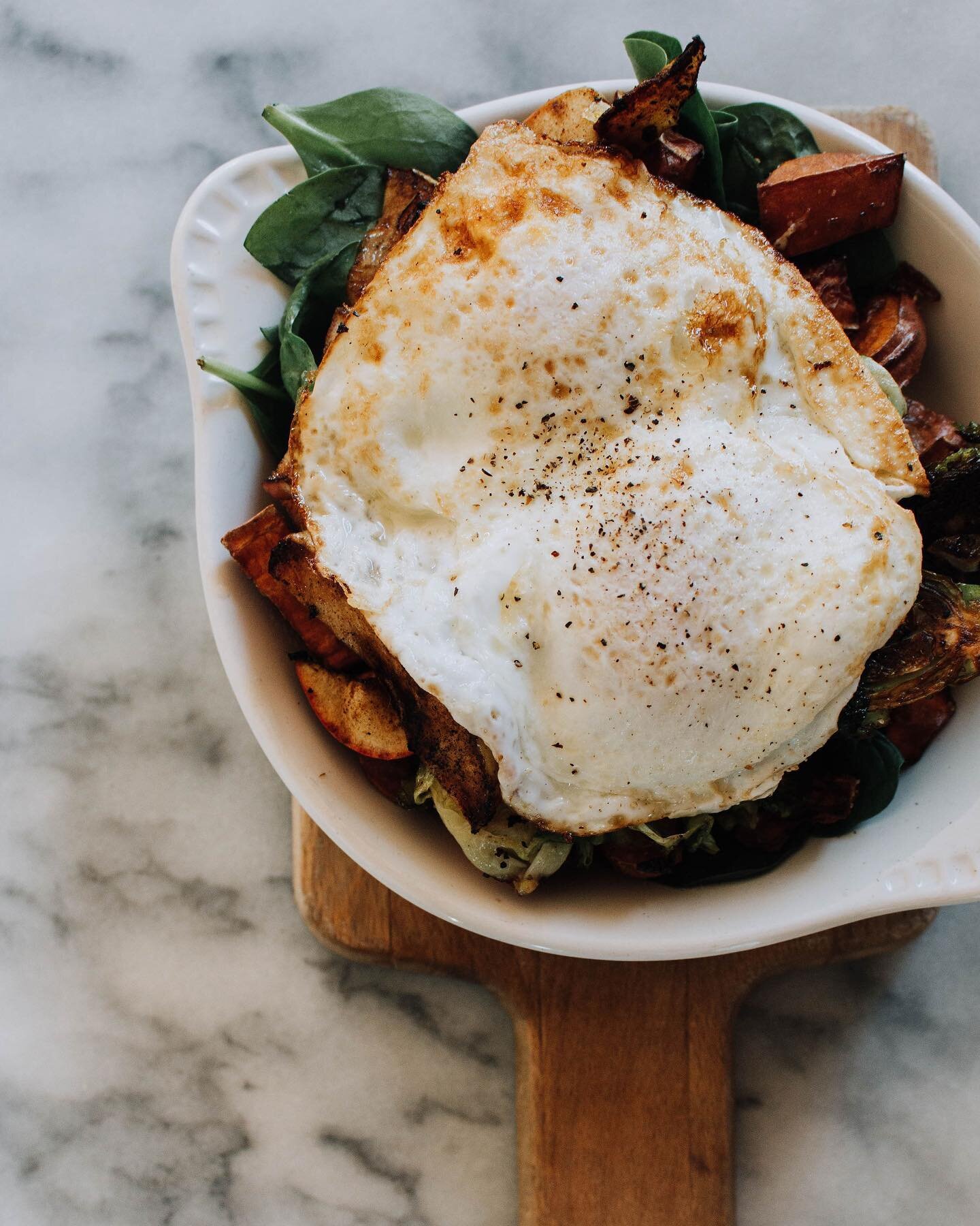 🍎🥬🍳🍠 Our Autumn Breakfast Bowl reminds Janae of the saut&eacute;ed apples her Grandpa Hess used to serve at their Bed &amp; Breakfast in Quarryville. This seasonal dish is made with two eggs, spinach, sweet potatoes, sauteed apples, brussels &amp