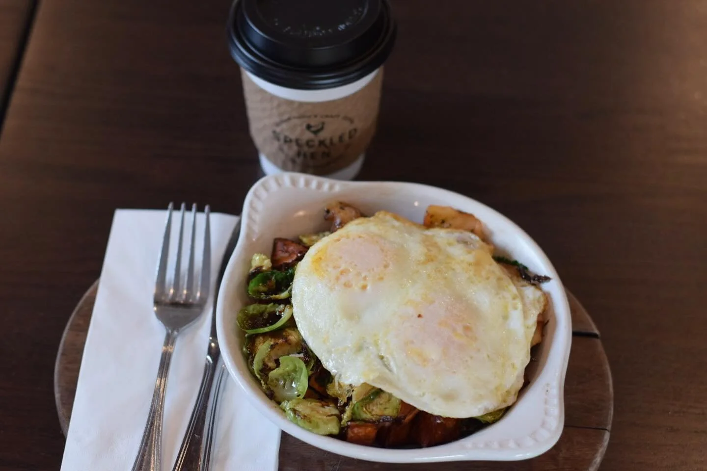 The Autumn Bowl is back 🍠🥬🍎! Packed with delicious fall flavors - kale, sweet potatoes, saut&eacute;ed apples, Brussels sprouts and topped with a balsamic glaze. Your choice of eggs or scrambled tofu!