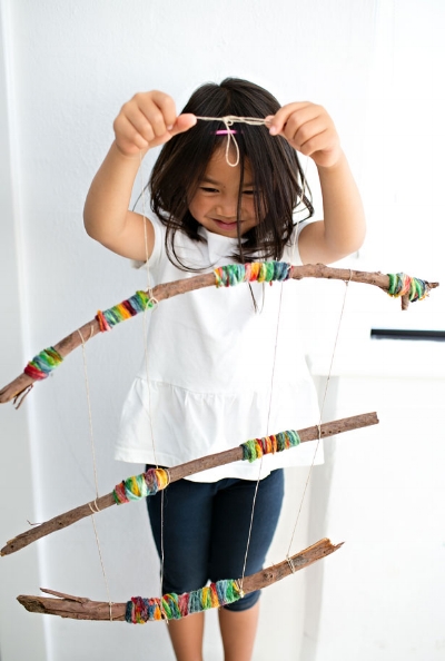 10-yarn-wrapped-mobile-diy.jpg