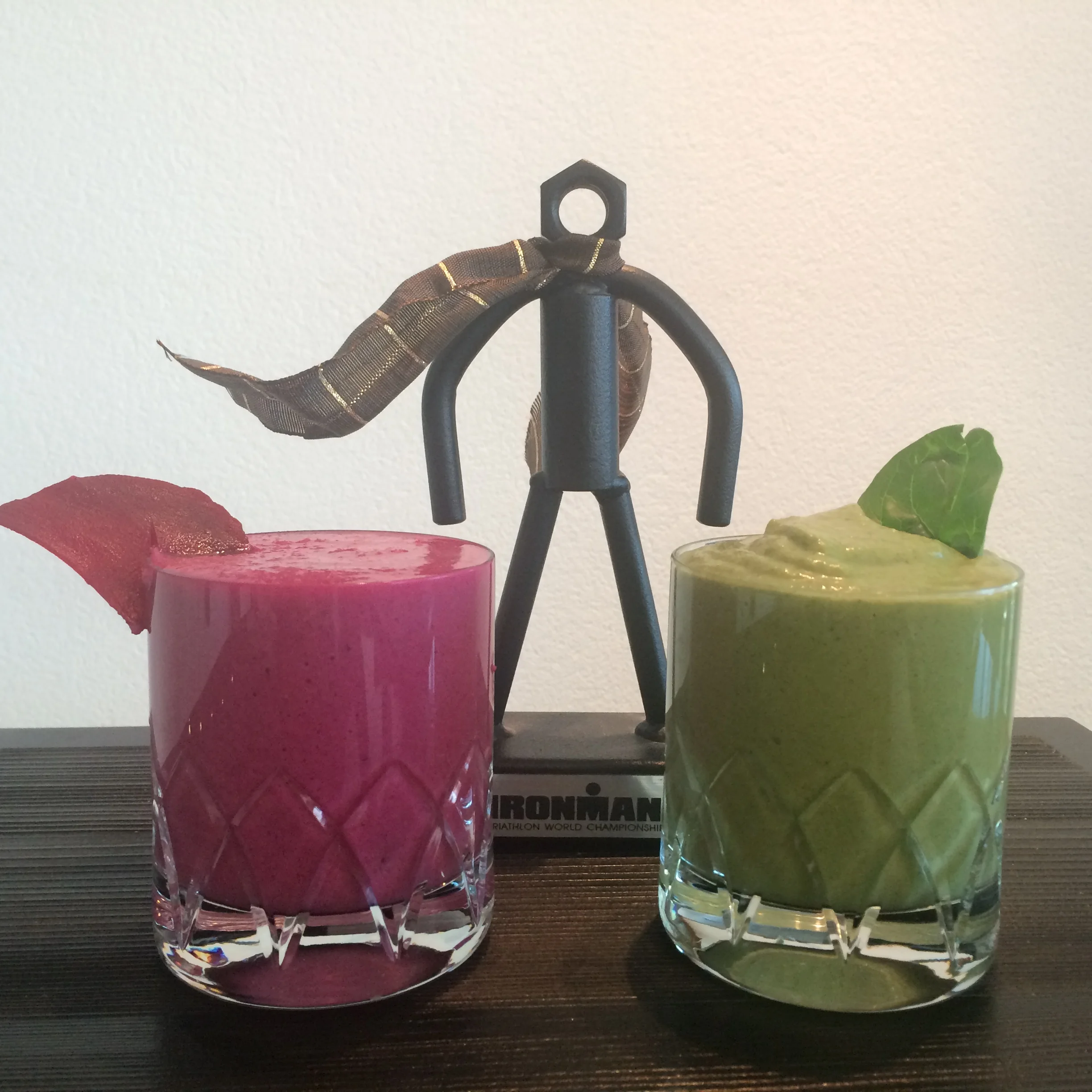 Perfect Duo for Iron People. "Can´t beet me" pre-workout & "Green recovery bomb" smoothies.