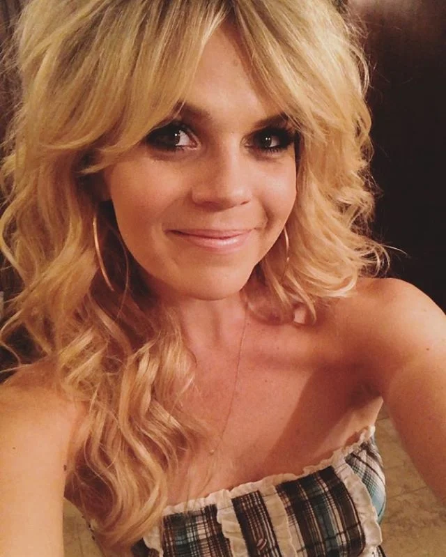 When you trim your own fringe &ldquo;bangs&rdquo; and feel like you nailed it ✂️💁🏼&zwj;♀️ Don&rsquo;t yell at me @doverhairmakeup or @perfectlysound 😂😂 #girlsgottadowhatagirlsgottado