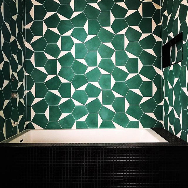 I got quite a few strange looks when I told people my tile choice for this bathroom and now, I have people swooning π Tile game on FLEEK! ππΌββοΈ