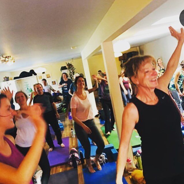 Happy Hour Yoga with @jennapfingston / @jalablu_yoga at the magical @surfhotelbv !  Where?  Friday, June 19th in the Ivy Ball Room with doors opening up to the sound and flow of the river!  When? 5:30OM. Good music, good flow, and good company. .
.
.