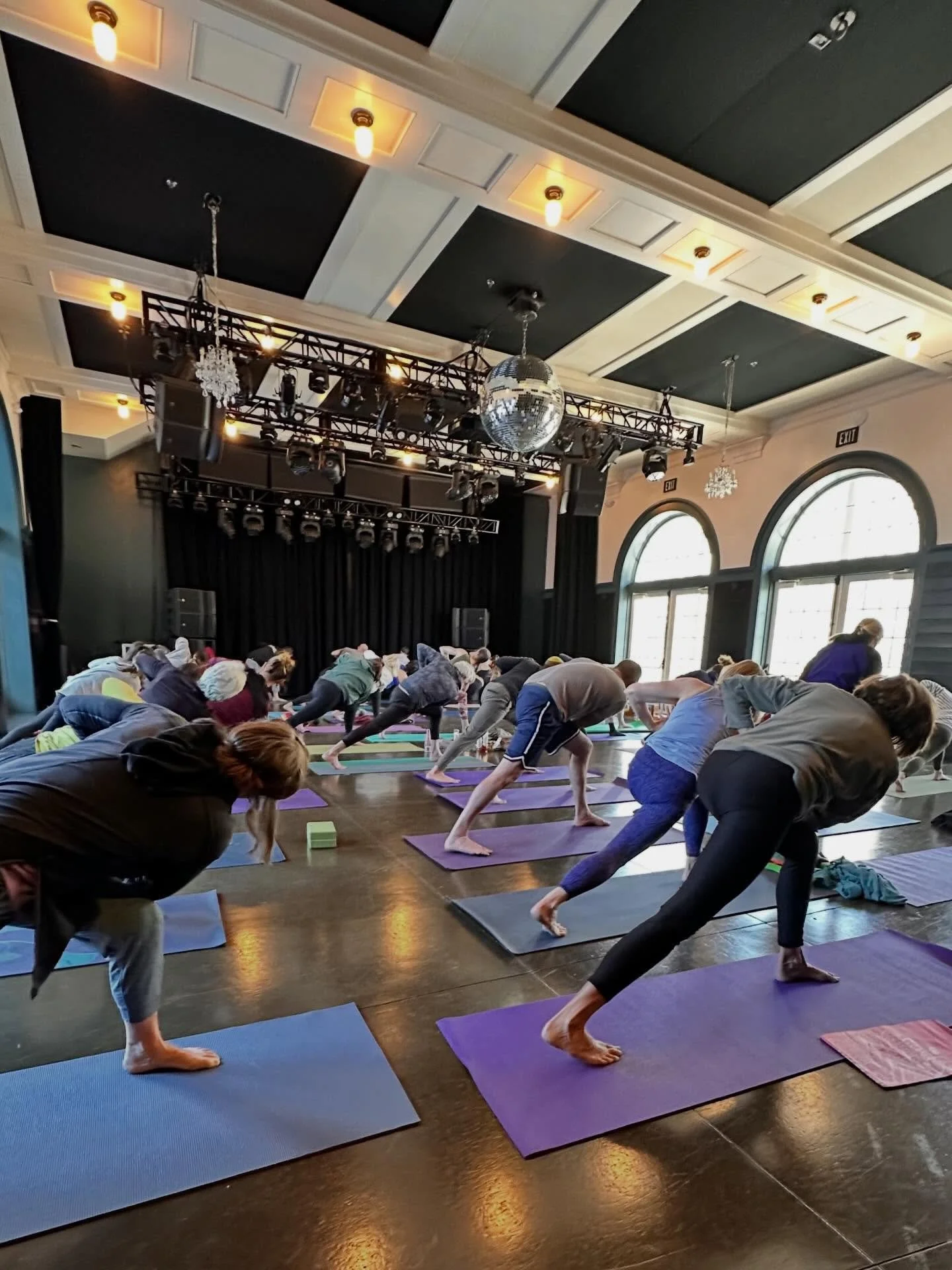 jalaBlu Collective Healing has been offering Thanksgiving Yoga for 16 years and it has been magical to collaborate with the @surfhotelbv in the Ivy Ballroom. 

Join @jennapfingston, community and @bodhimantramusic 💫

This year we will be accepting d