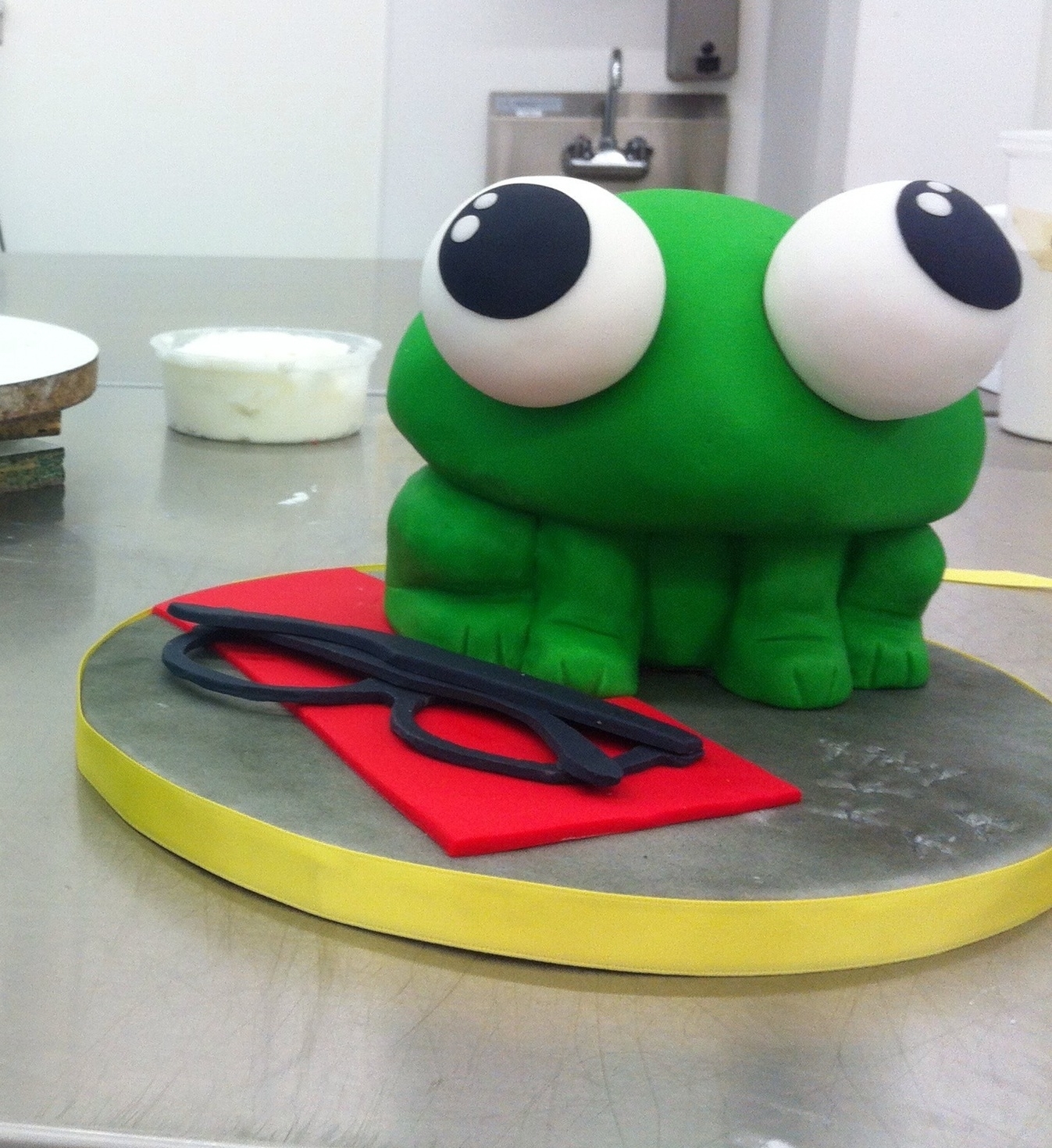 Sculpted frog Birthday cake