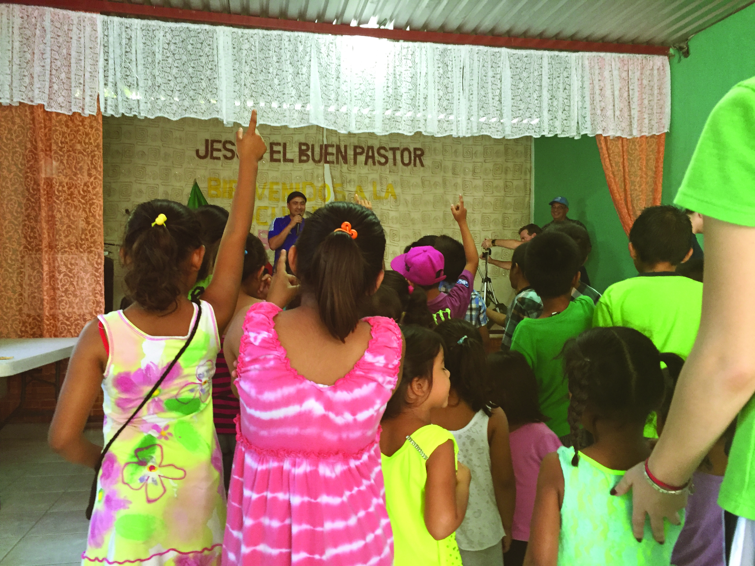 Bucerias 2015 - Kids singing.jpg