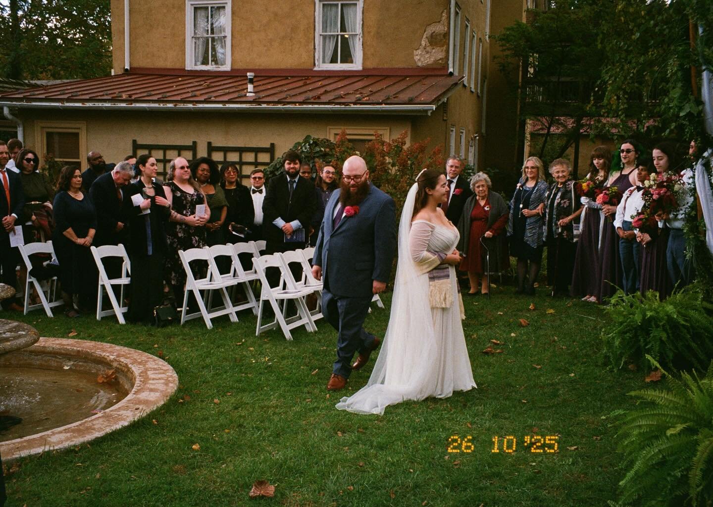 Hakafot &amp; Chuppah 

.
.
.
.
#phillyqueerphotographer #thewashingtonathistoricyellowsprings #phillyfilmweddingphotographer