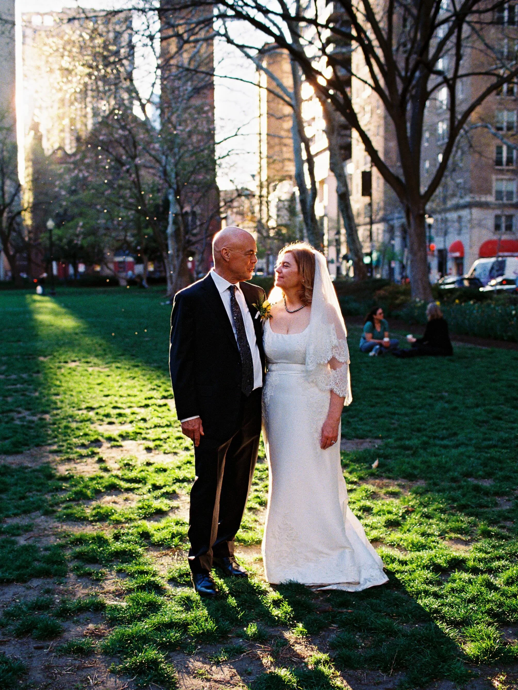 excited with how Nancy &amp; Mark's 35mm came out :)

processing: @indiephotolab
dress: @sabrinaannardmore 
hair: @saloncachet 
flowers: @thephiladelphiaflowermarket 

#fujifilm400 #philadelphiafilmweddingphotographer #rittenhousesquare