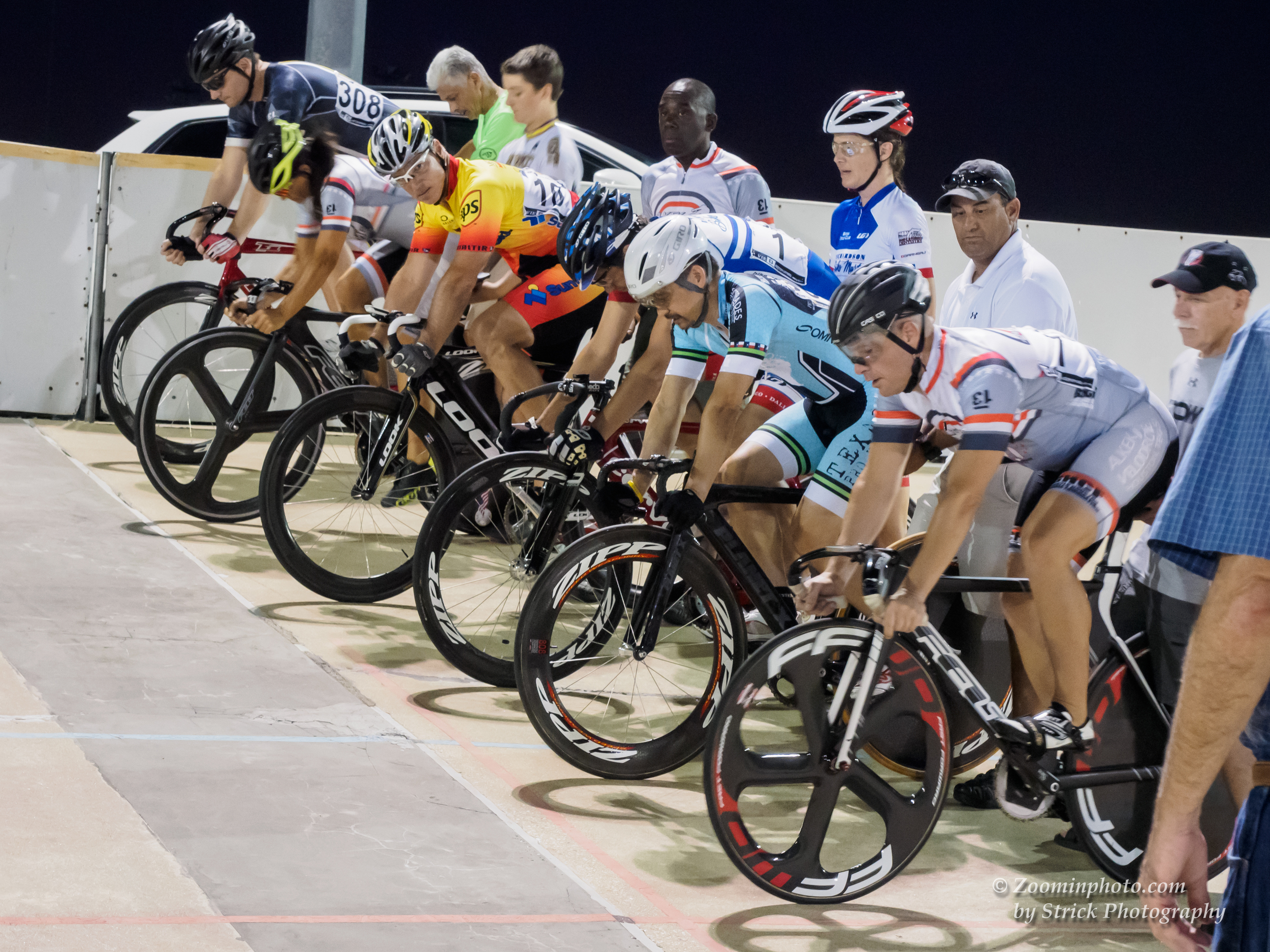 Mens P123 lined up for the start