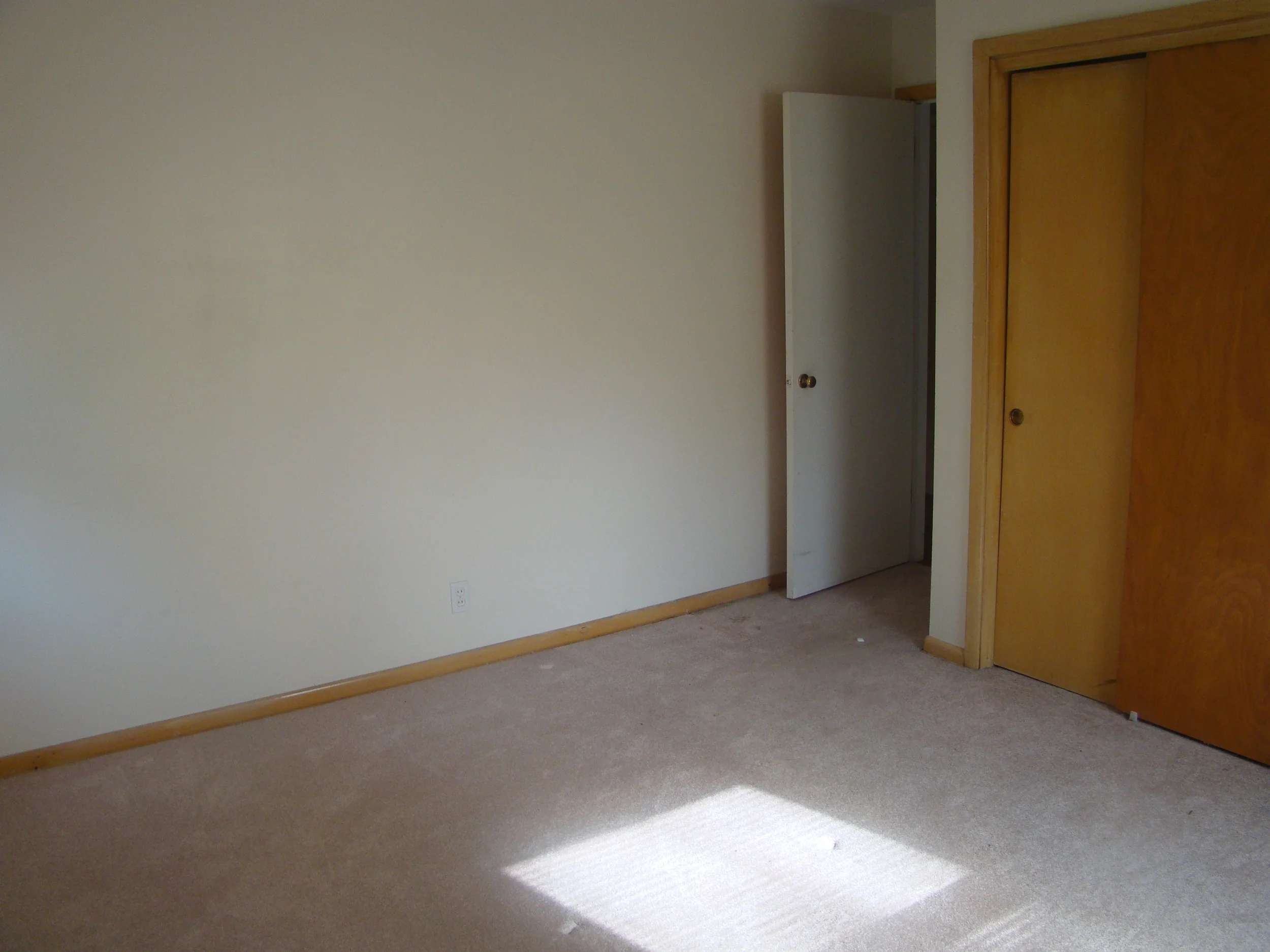 1439 _bedroom _1.JPG