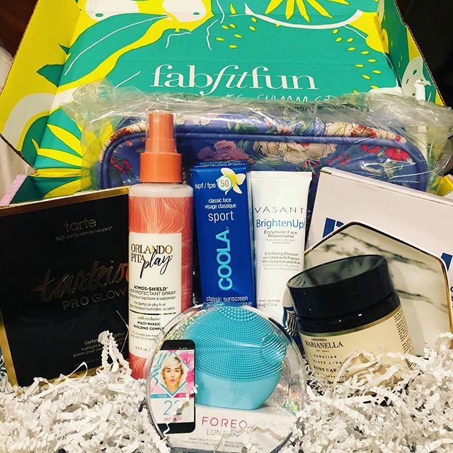 Excited about everything in my #FabFitFun box&mdash;except the contour. Why @fabfitfun why?!?! I love eye stuff and hate countour&mdash;it even says so in my profile. I was REALLY looking forward to the eye palette and liquid liner. Anyone out there 