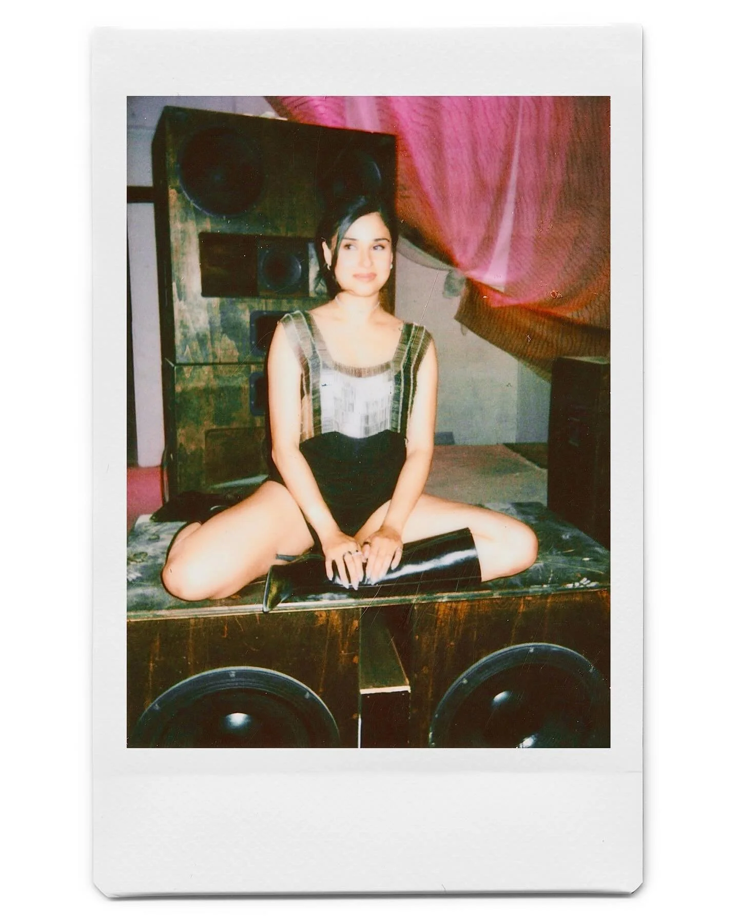 Serving looks louder than these speakers 🔊✨

@yourchae wearing the wearing the high-low sheen swayed shawlace 

#biancaarmer #filmofmyfriends #chainmail #bodyarmor #metalapparel #handmade #avantgarde 
@filmofmyfriends