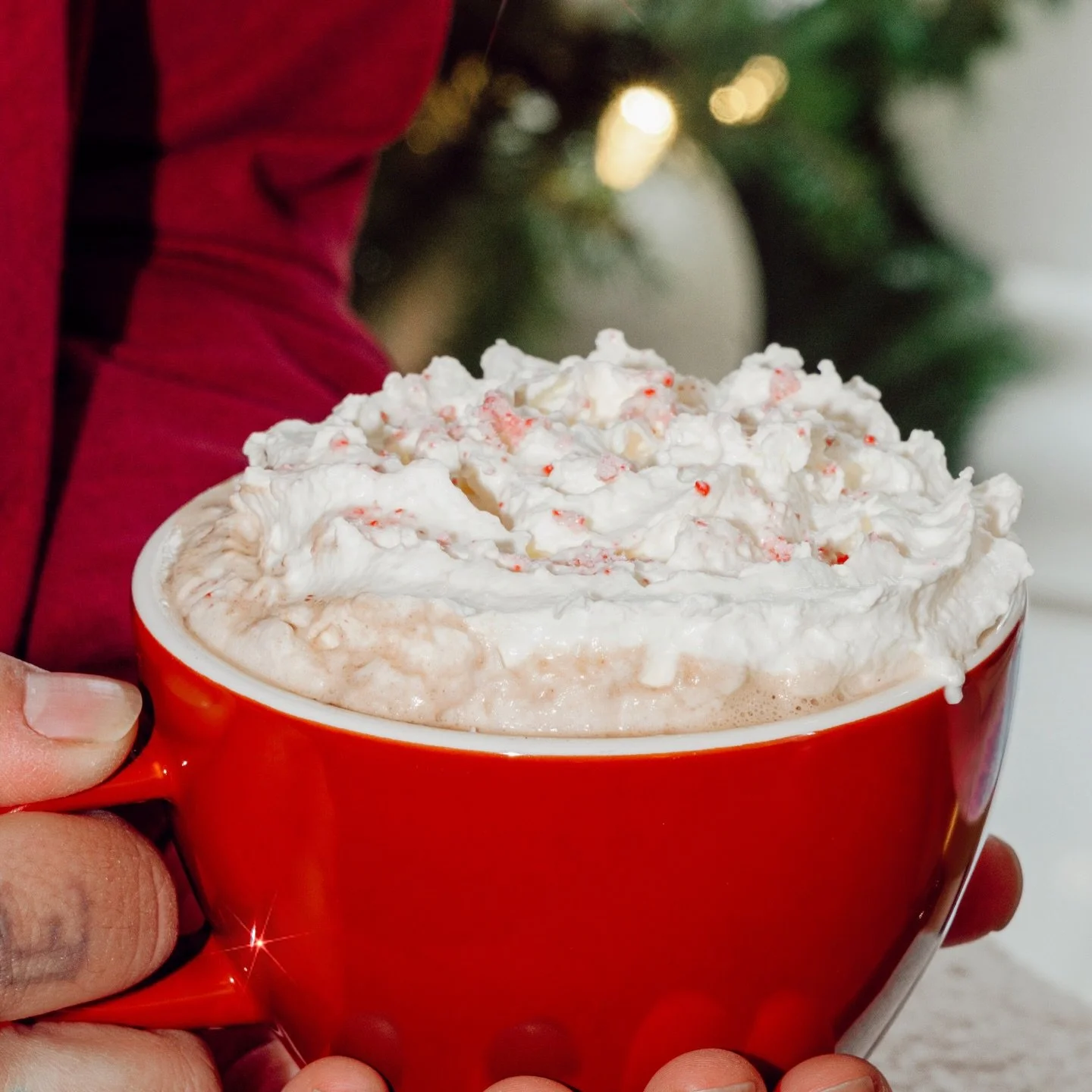 Nothing more comforting, more seasonal, more delicious than a peppermint bark hot cocoa to fuel your Friday 😍 fresh whip, peppermint sprinkles, and ready for you! All shops serving and if you&rsquo;re really bold..get a peppermint mocha 🫶