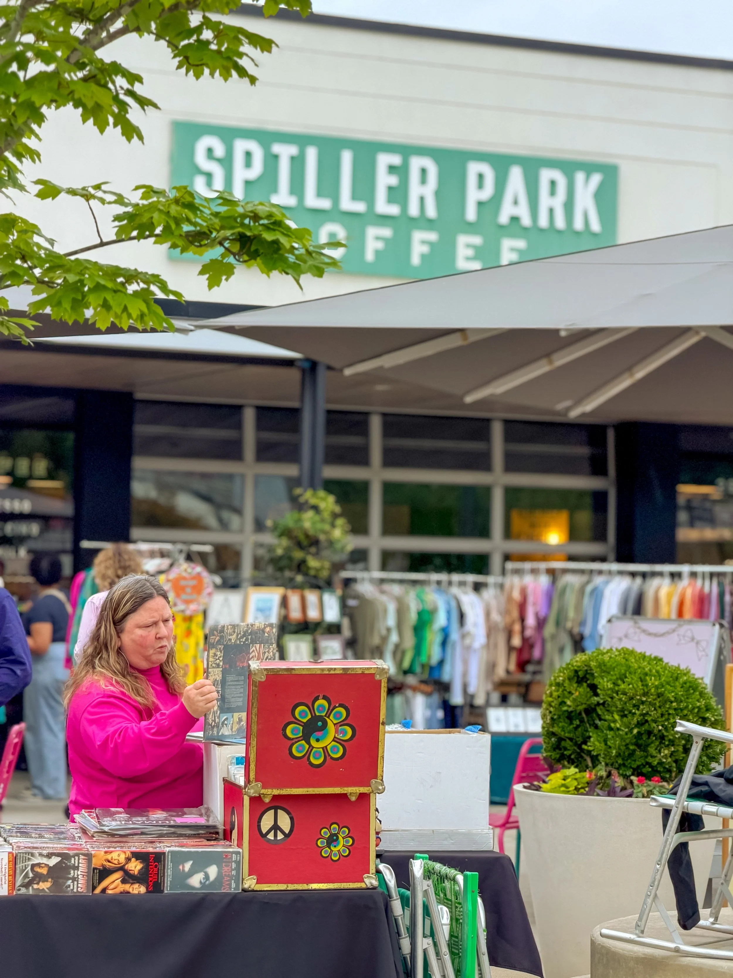 Toco Hills Spring Market 🫶

Coffee in one hand, mother&rsquo;s day gift in the other! So many wonderful vendors out here to shop around. 

Market going till 1P! Come support these local artist and caffeinate for the weekend 😎
