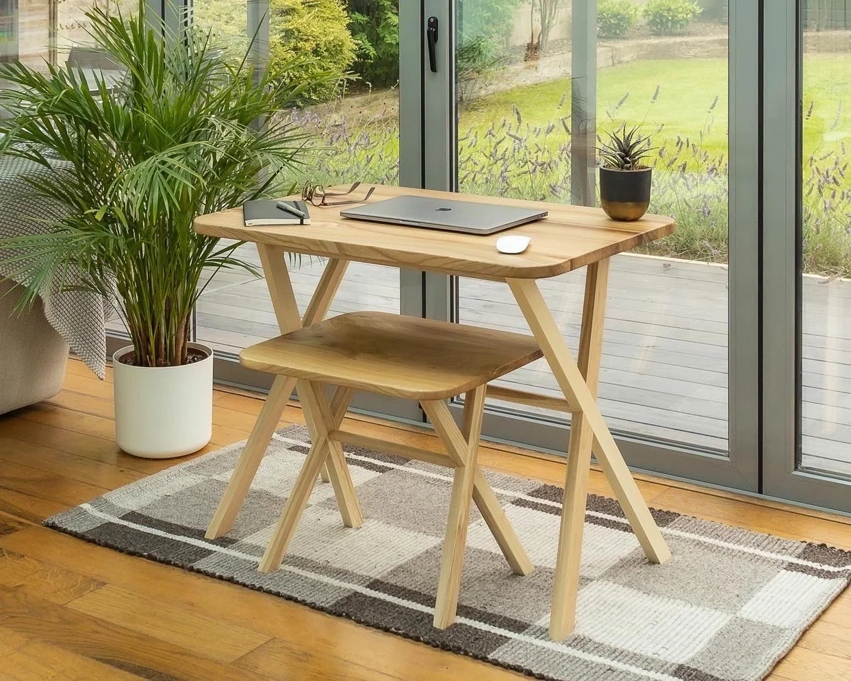 TeeBeu Desk now available in two sizes