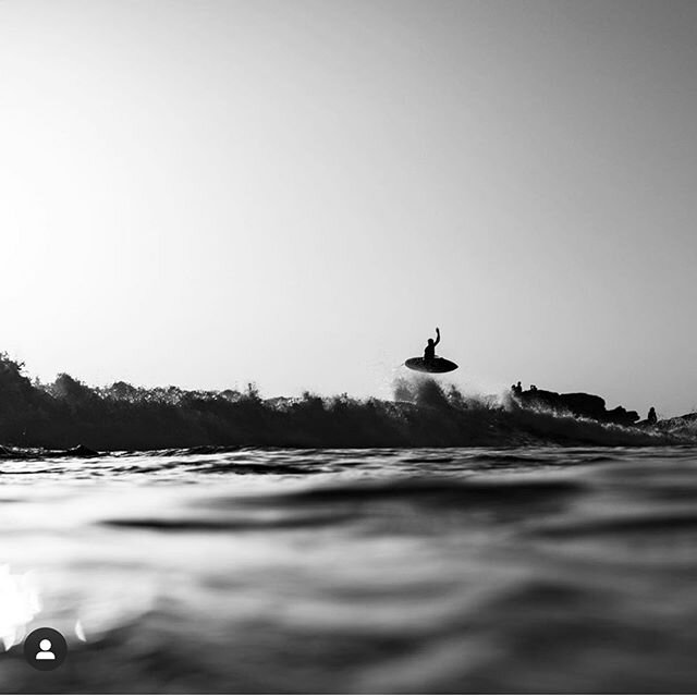 The MAN - World champion @gabrielmedina flying over Moroccan ocean on his CABIANCA surfboard. 
#gabrielmedina #worldchampion #moroccanwaves #waves #Essaouira #surf #surfboard #surfshaper #shaper #ride #morocco #gipsysurfer #surfshop #surfmaroc #surfi