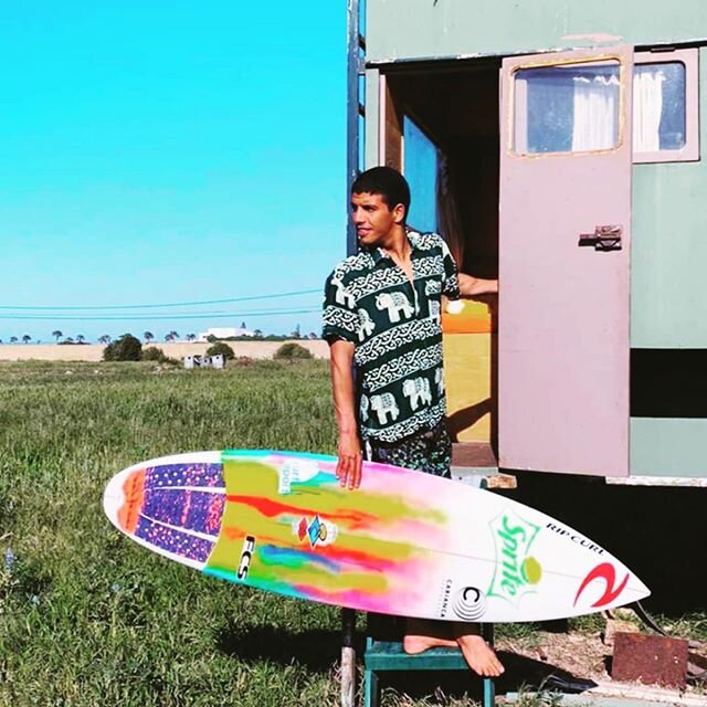 🌞 Live a life full of colors 🌞
🏄 @boubkerbouada 
@cabiancaagotemorocco @cabiancadesign @basquecountrysurf 
#Essaouira #surf #surfboard #surfshaper #shaper #ride #morocco #gipsysurfer #surfshop #surfmaroc #surfinmorocco #surfer #shapingboard #short