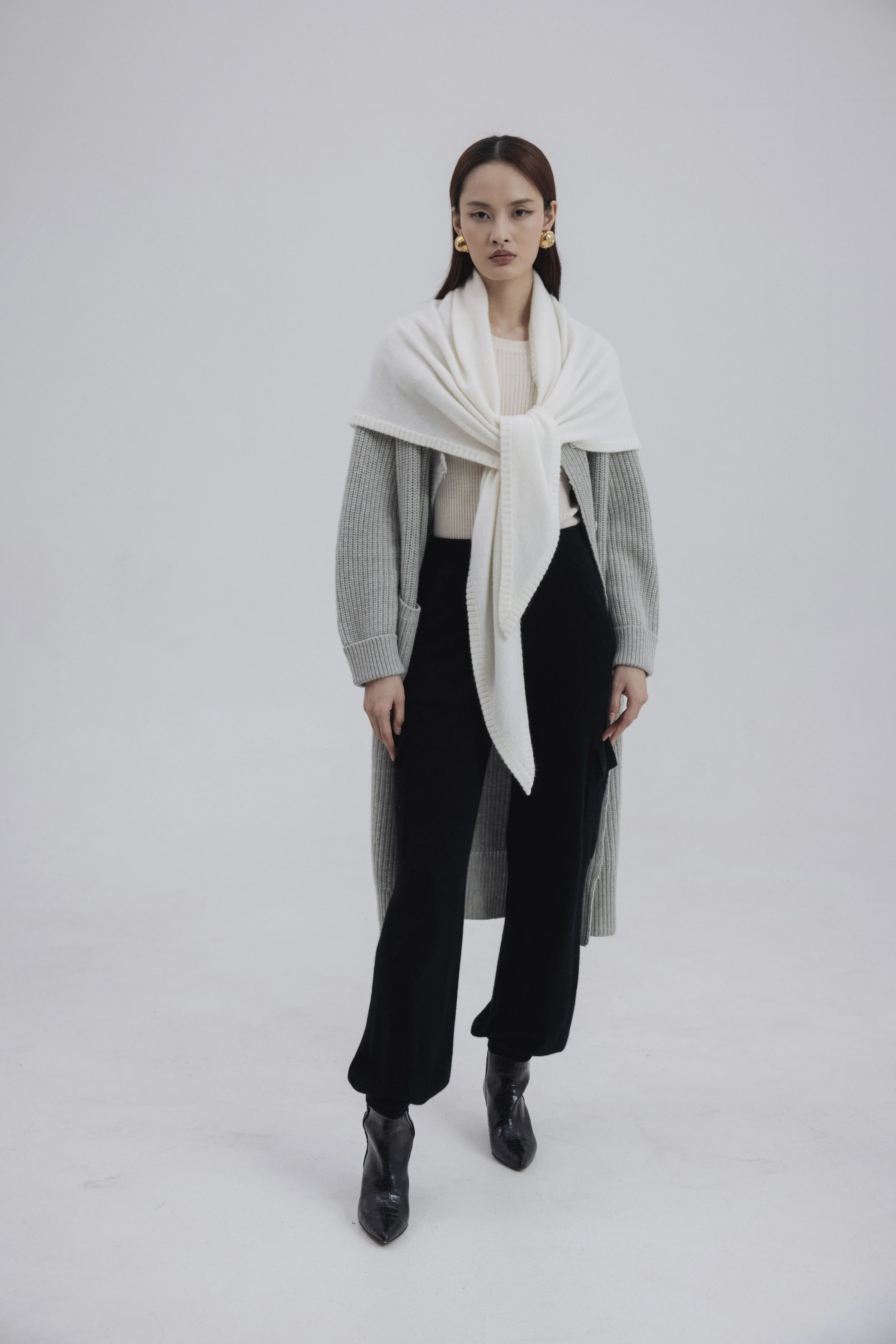 AW25S01-JOANNA-LARGE TRIANGLE SCARF-6-min.jpg