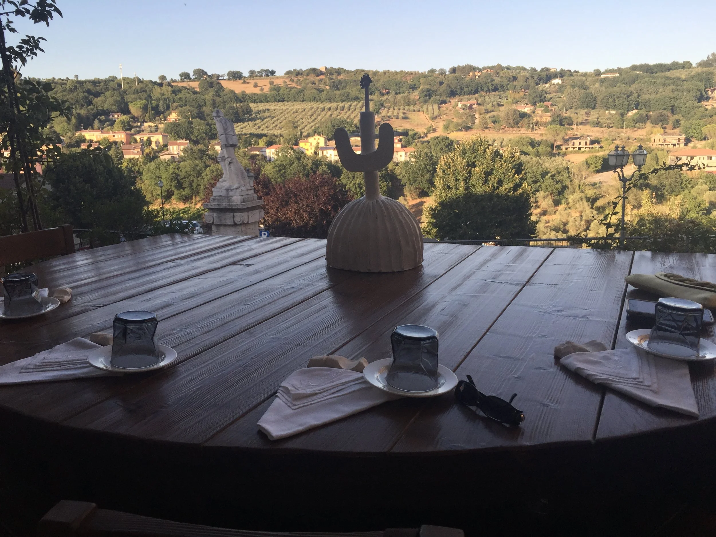 Al fresco dining at Sala Della Comitissa, Baschi, Umbria (Photo credit: Sumi_Sumilier)