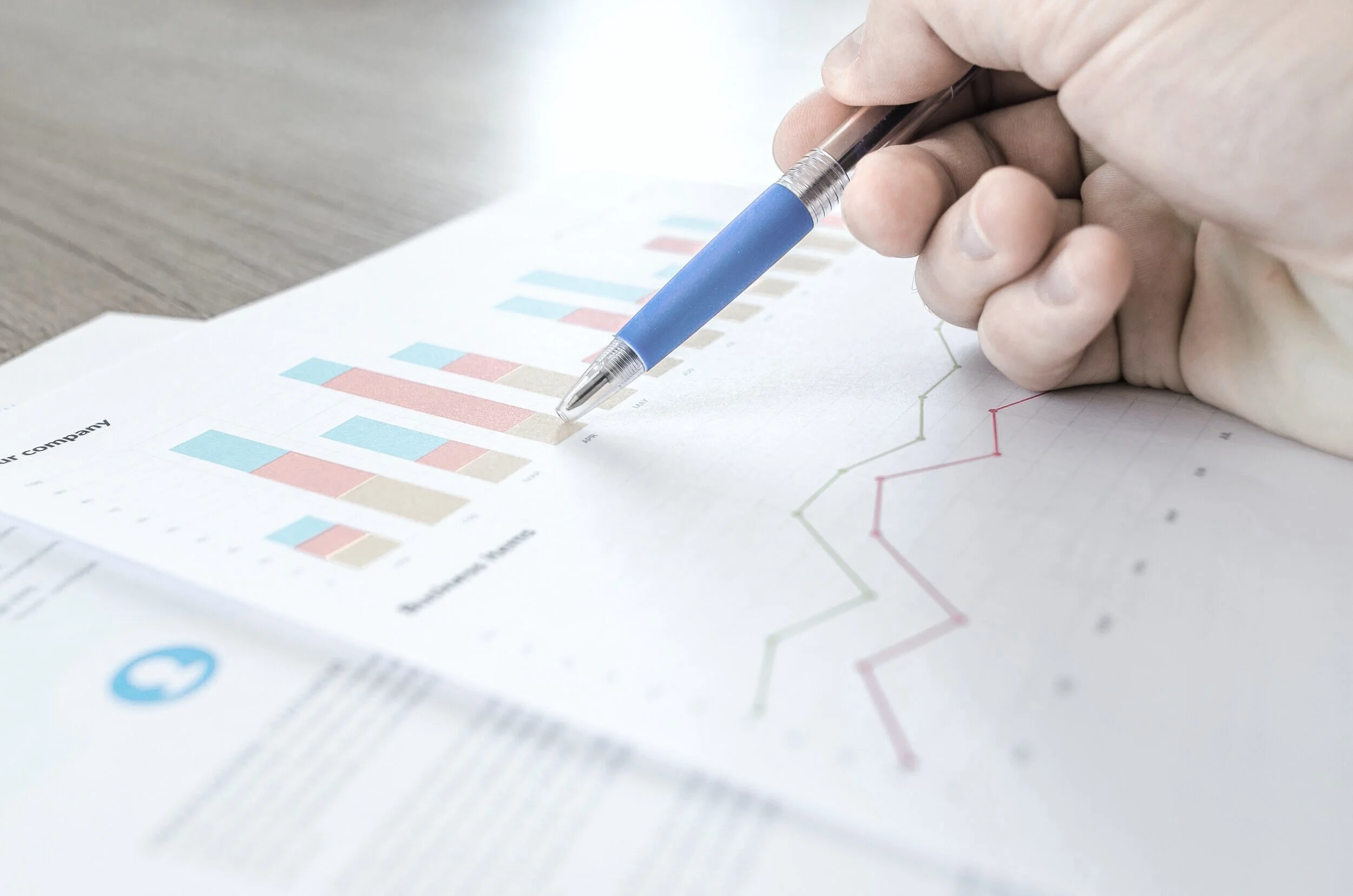 chart_close_up_data_desk_590022.jpg