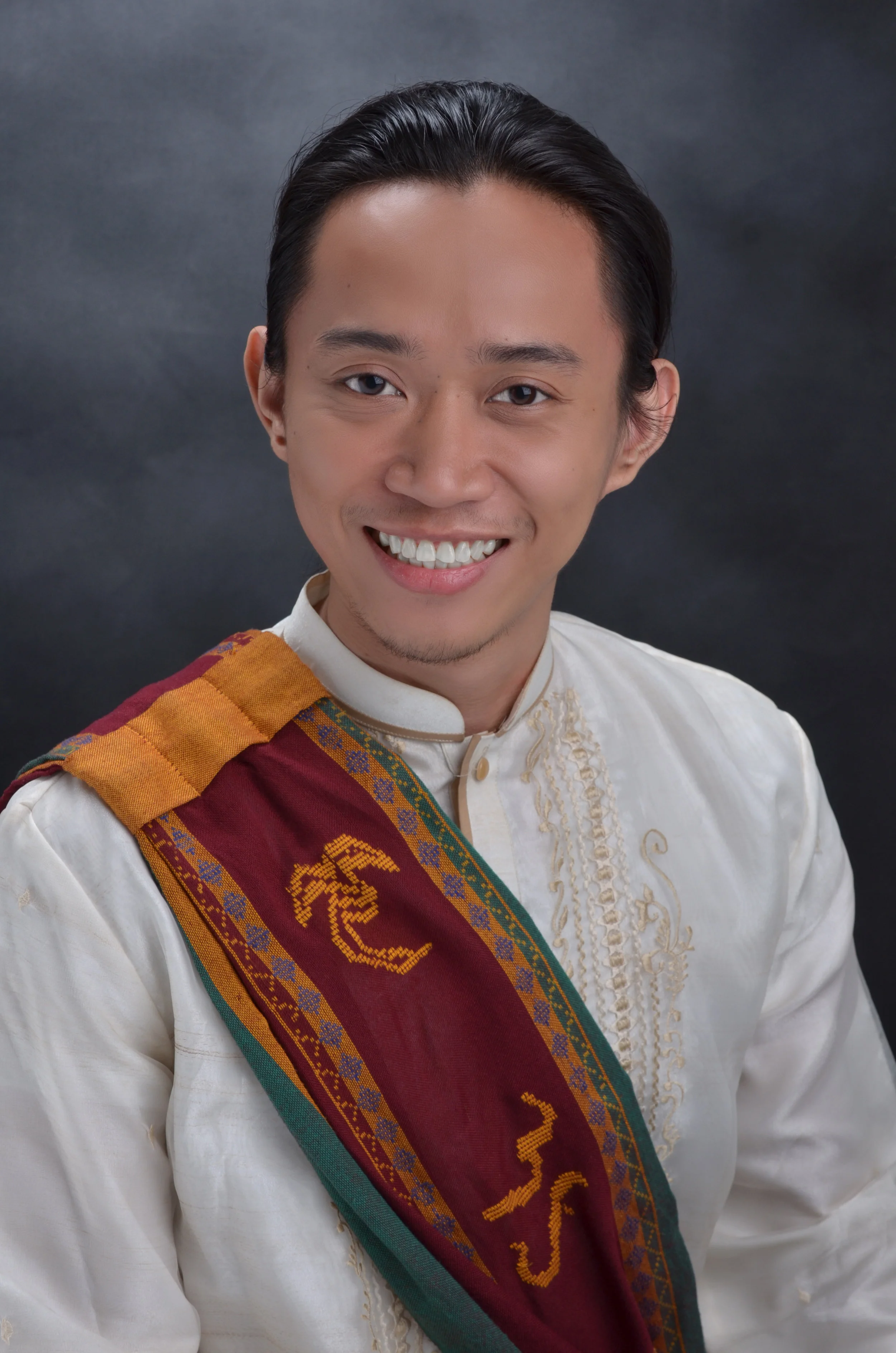 Roy Dahildahil_photo.jpg