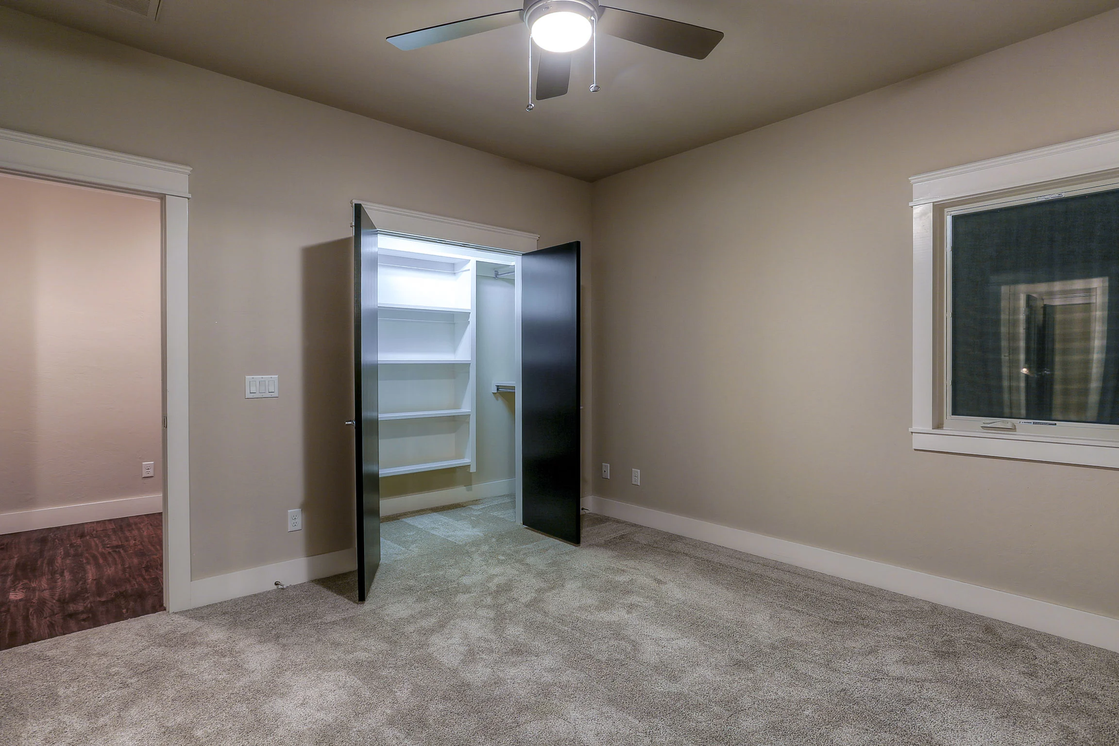 upstairs-bedroom-3.jpg