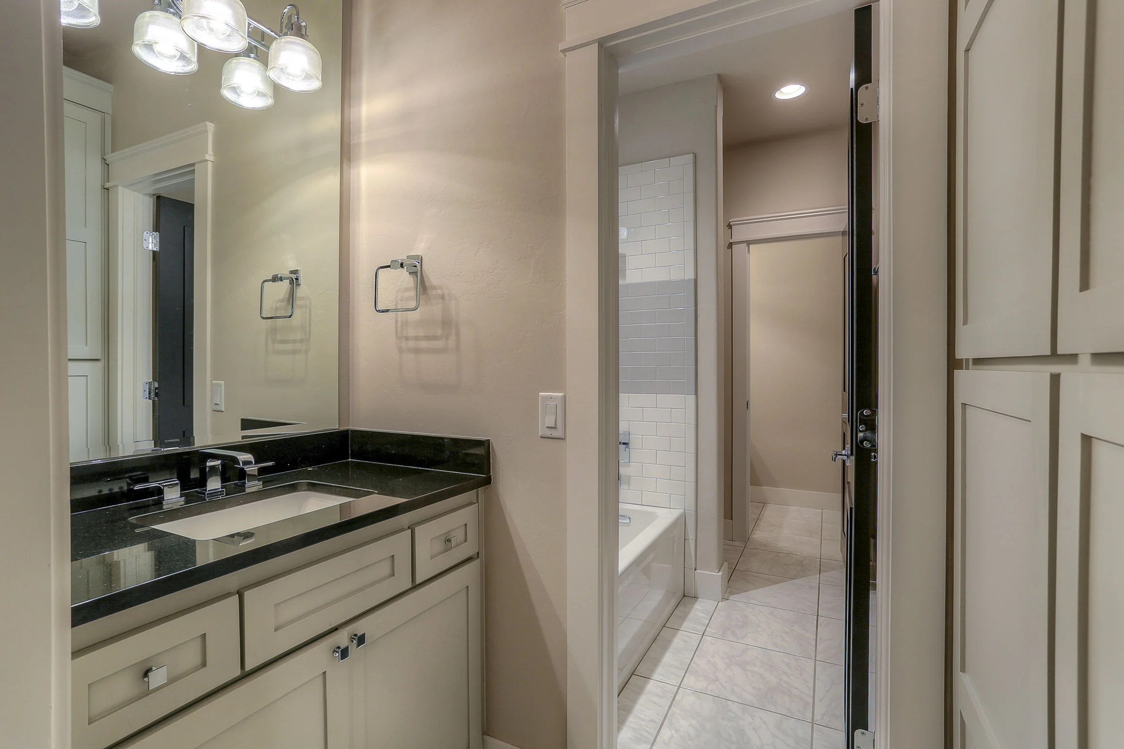 upstairs-bath-2.jpg