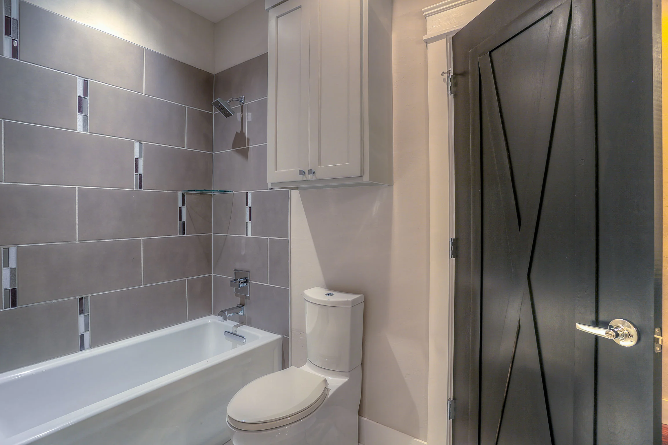upstairs-bath-1.jpg