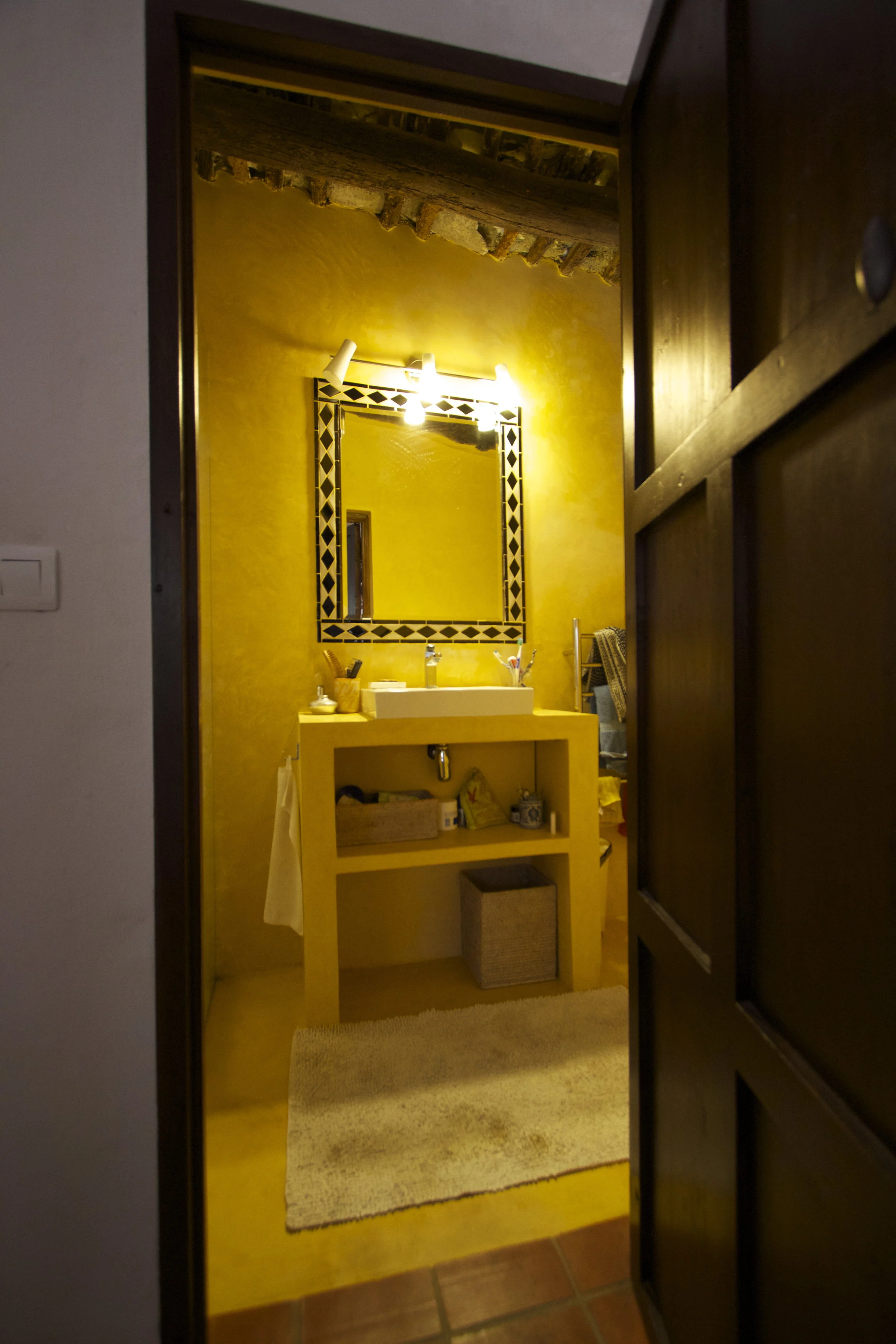 Shower room Spanish style