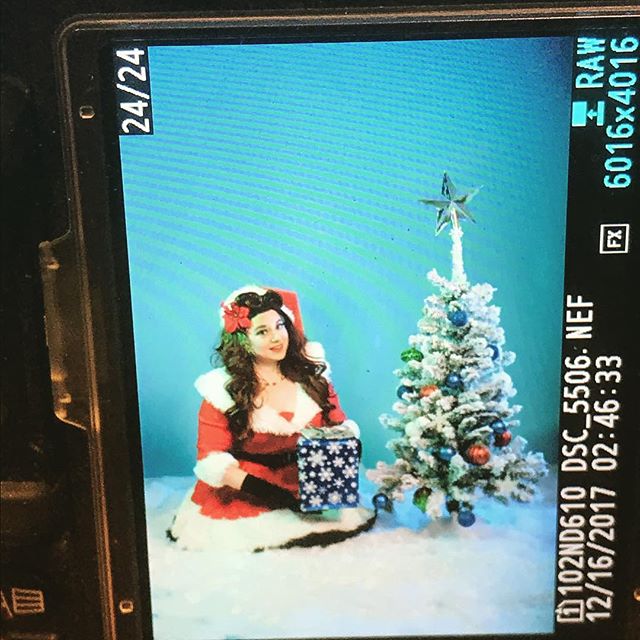 B.T.S or should I say behind the lens of Be a Santa Baby Shoot.
#pinups #pinupgirlstyle #pinupgirl #pinup #pinupgal #pinupgirl #pinup #thatpinupguy#pinupgreta #rp3studio #daytonpinup #