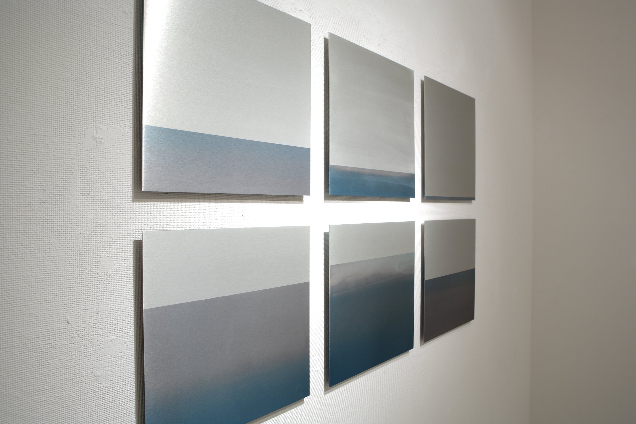miya_ando_by_Yuji Shiraki_tokyo_elements_aluminum_painting.greys_blues_horizons_installation.jpg