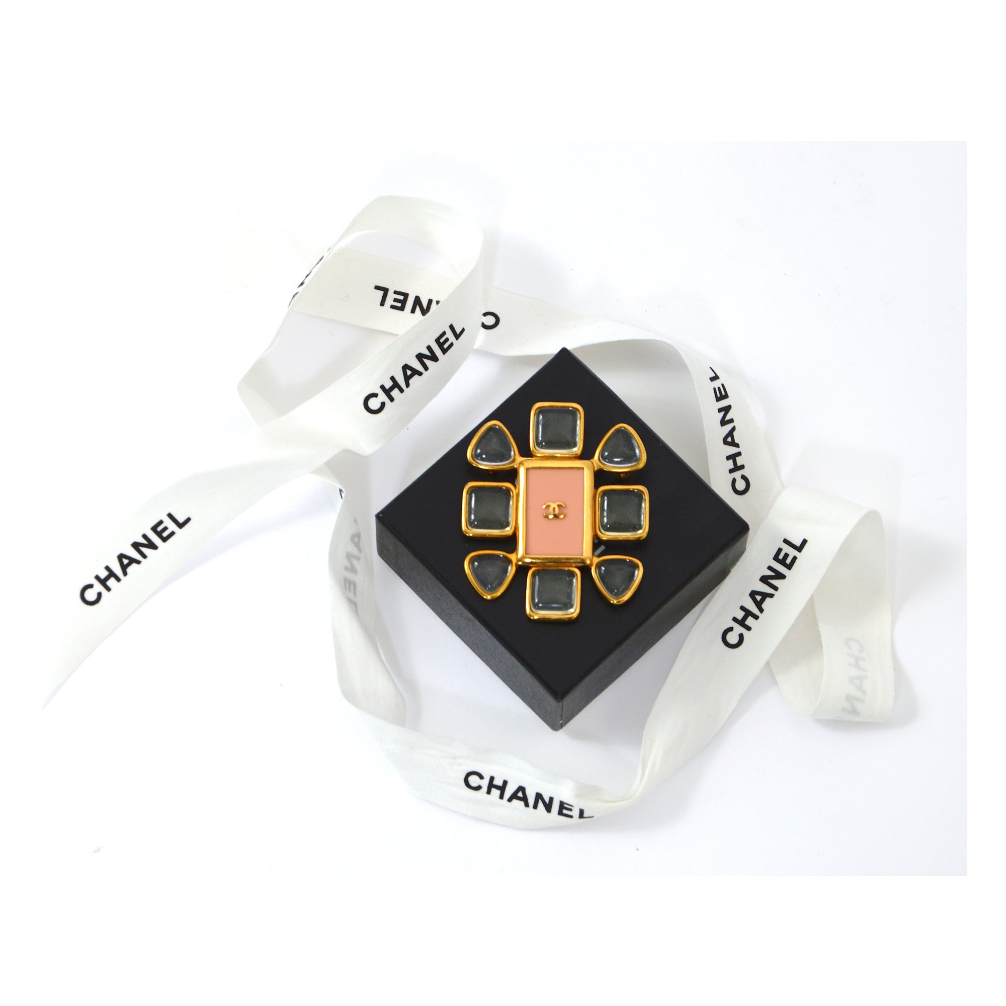 Chanel-brooch-1.jpg