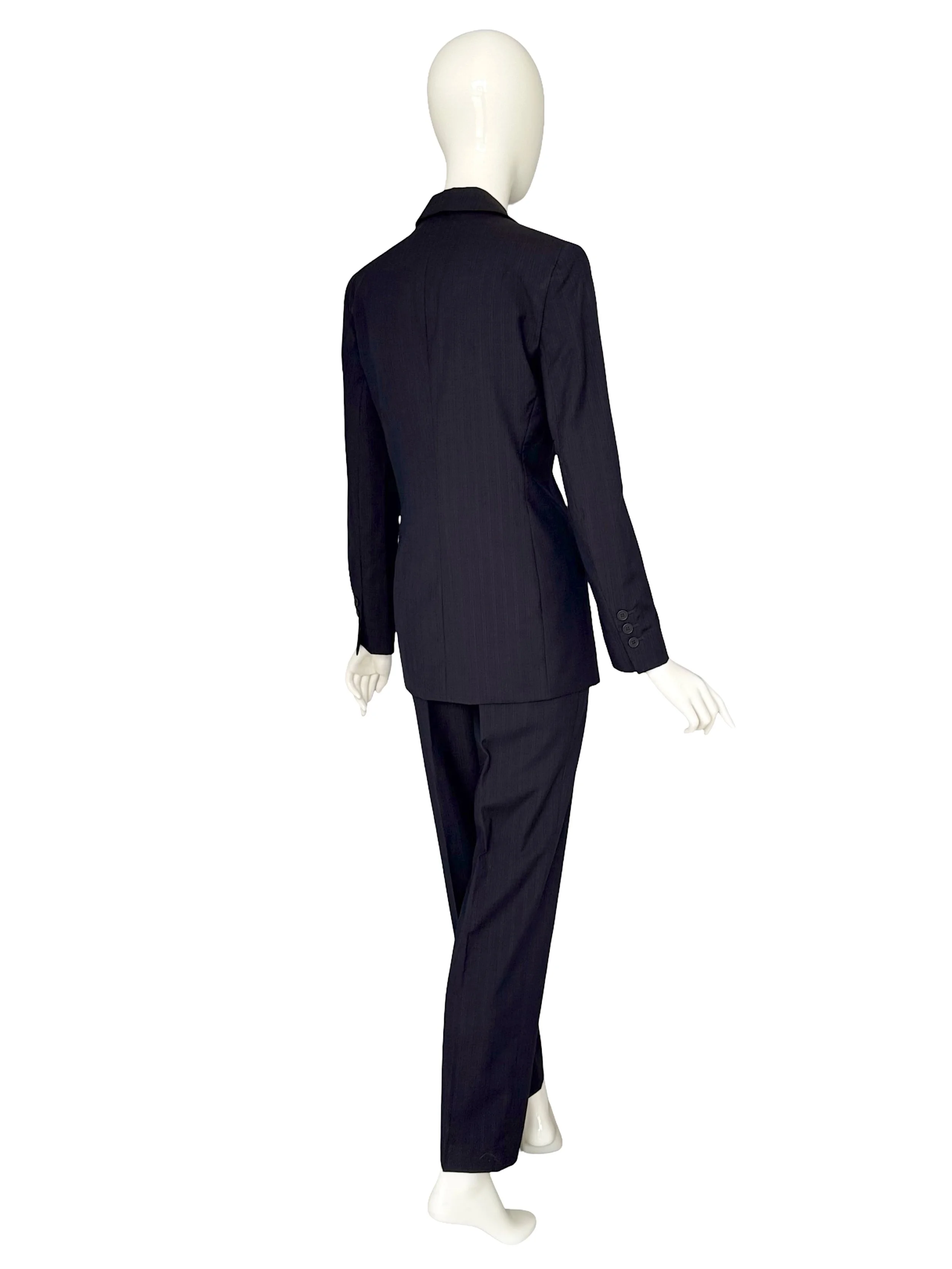 CK-katemoss-suit-7.jpg