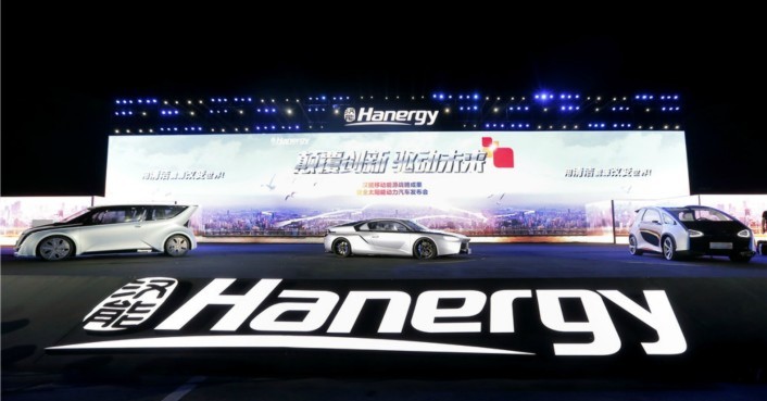 Estes carros movidos a energia solar podem viajar 80 km depois de cinco a seis horas de exposição ao sol, o equivalente a mais de 20 mil km por ano.