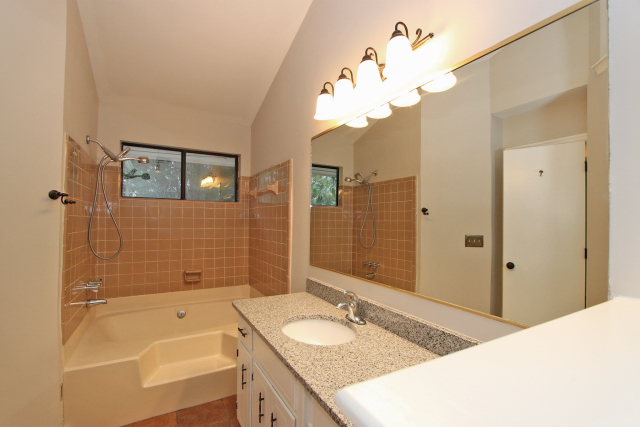 8138 N. Ridgebrook Dr (20)0020.JPG