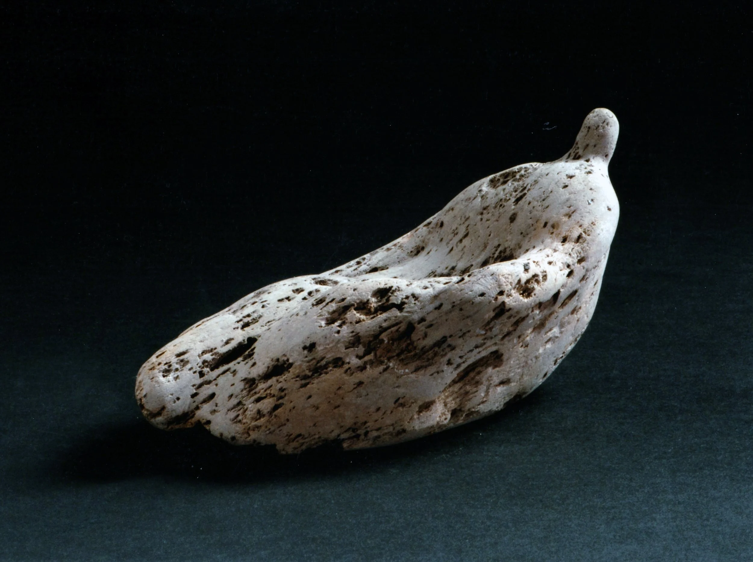 2004_Liegende im Sand.jpg