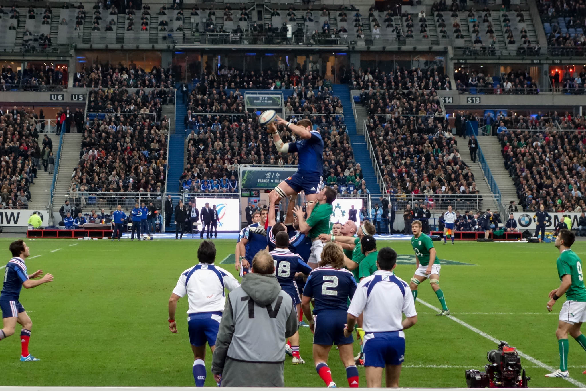 6 Nations - France v Italy 2014 - France takes lineout.jpg