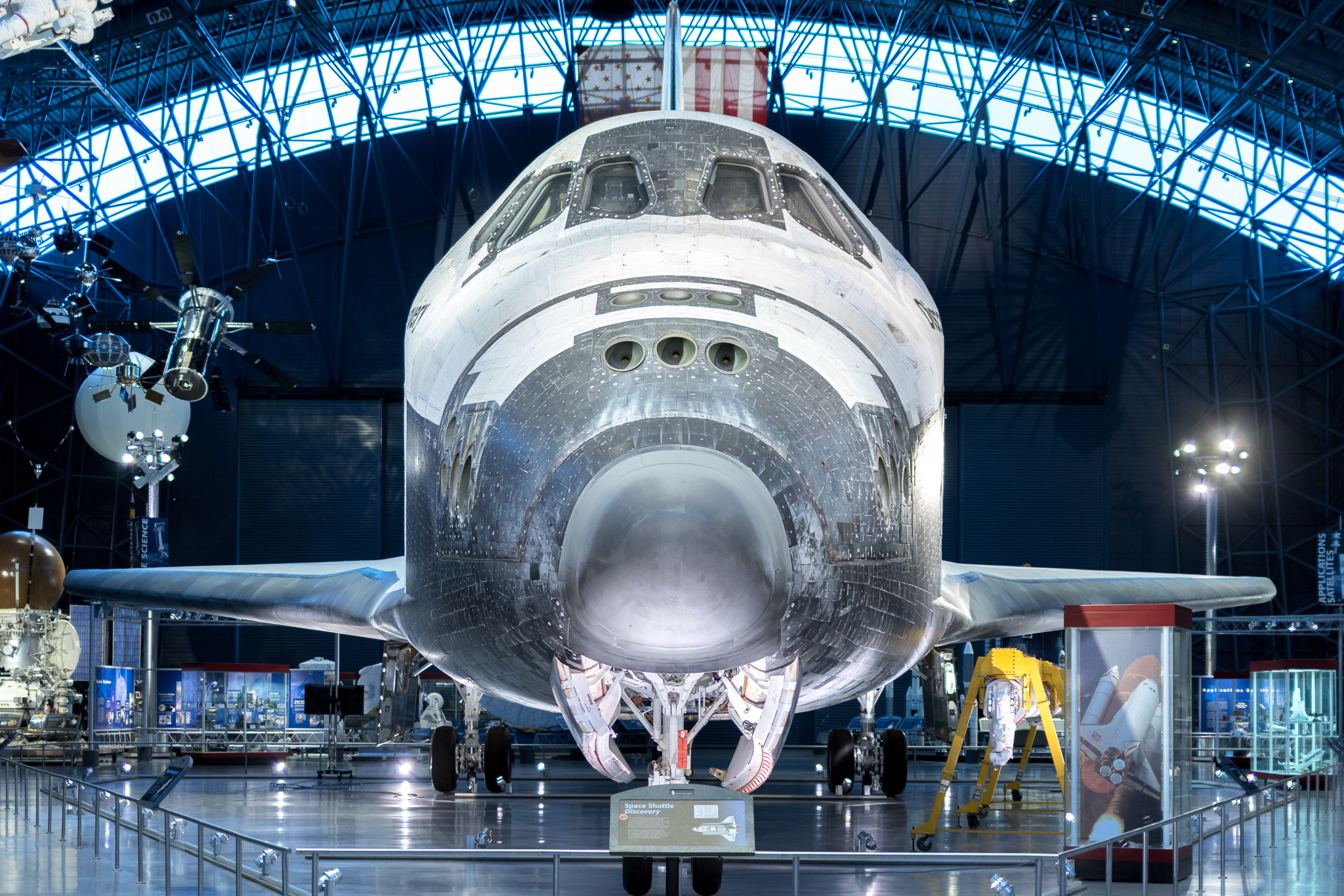 Space Shuttle Discovery "OV-103” at Steven F. Udvar-Hazy Center