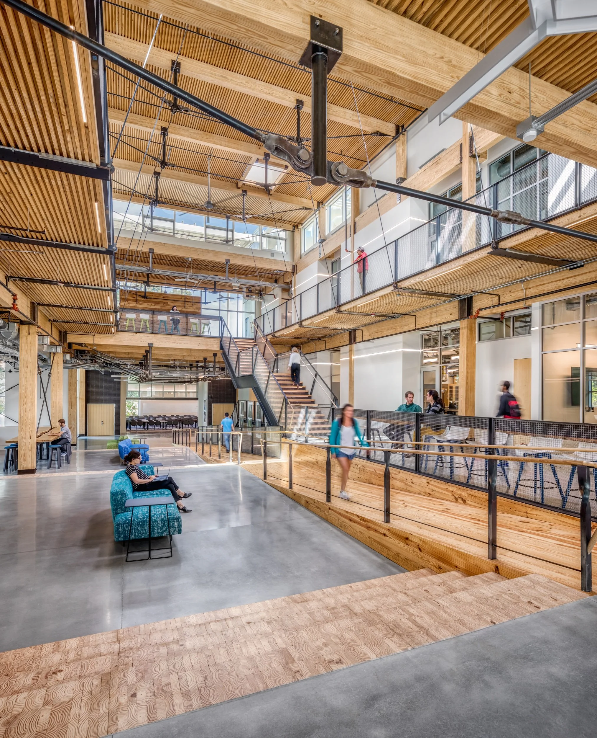MODA — Full Circle: Design Without End