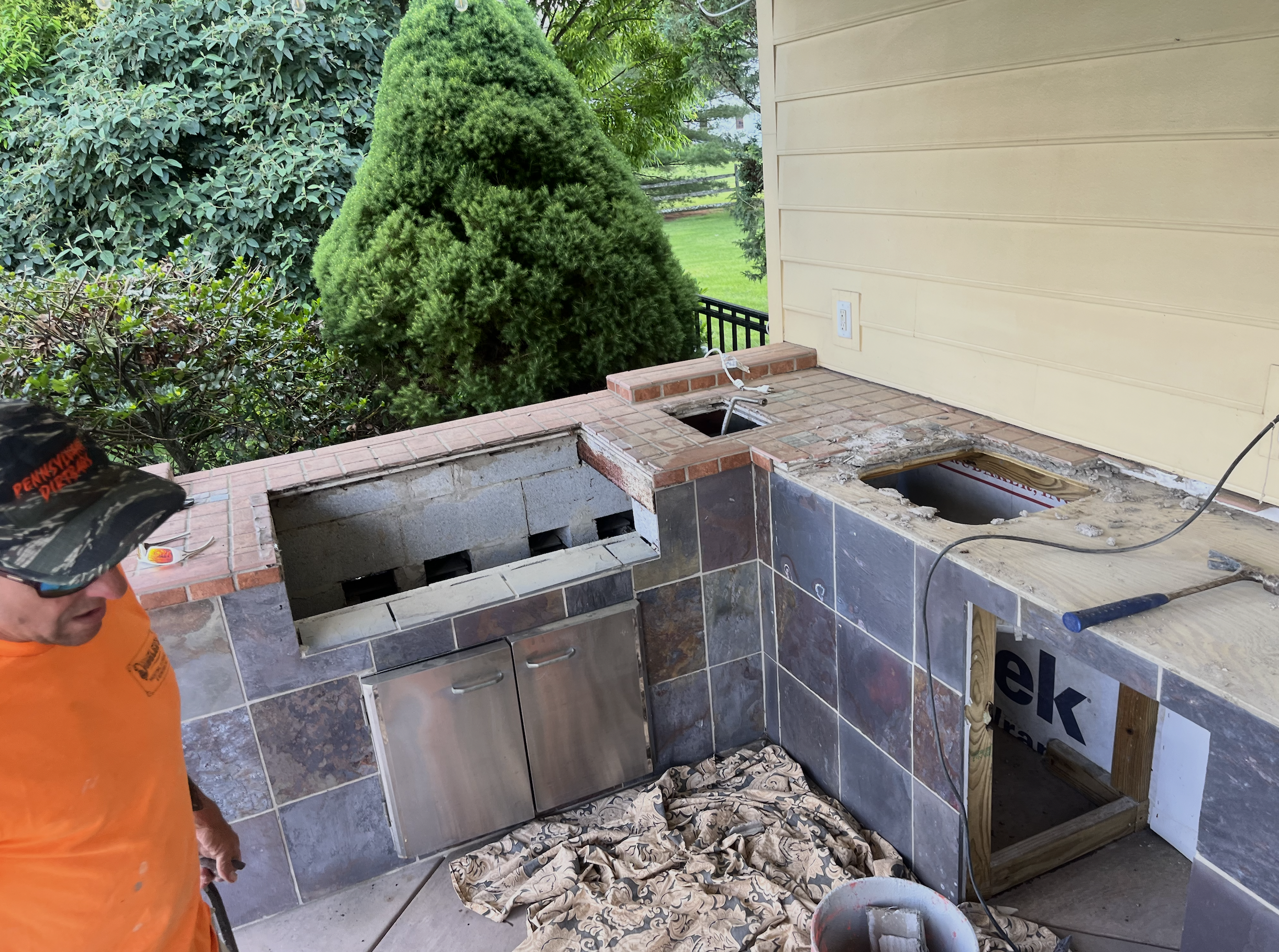 outdoor kitchen reno.png